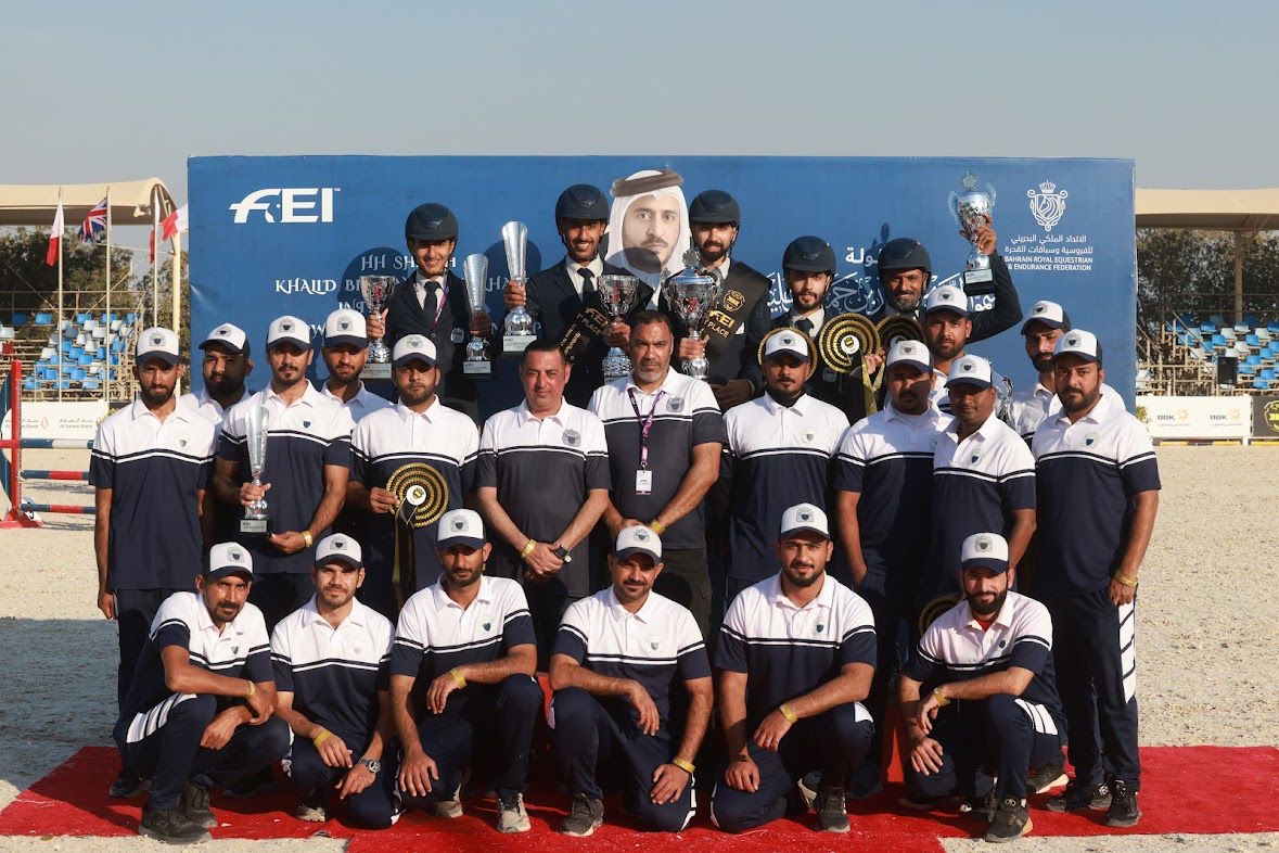 فريق وزارة الداخلية لقفز الحواجز يحقق المراكز الأولى في بطولة سمو الشيخ خالد بن حمد ذو النجمة الواحدة لقفز الحواجز في يومها الأول<