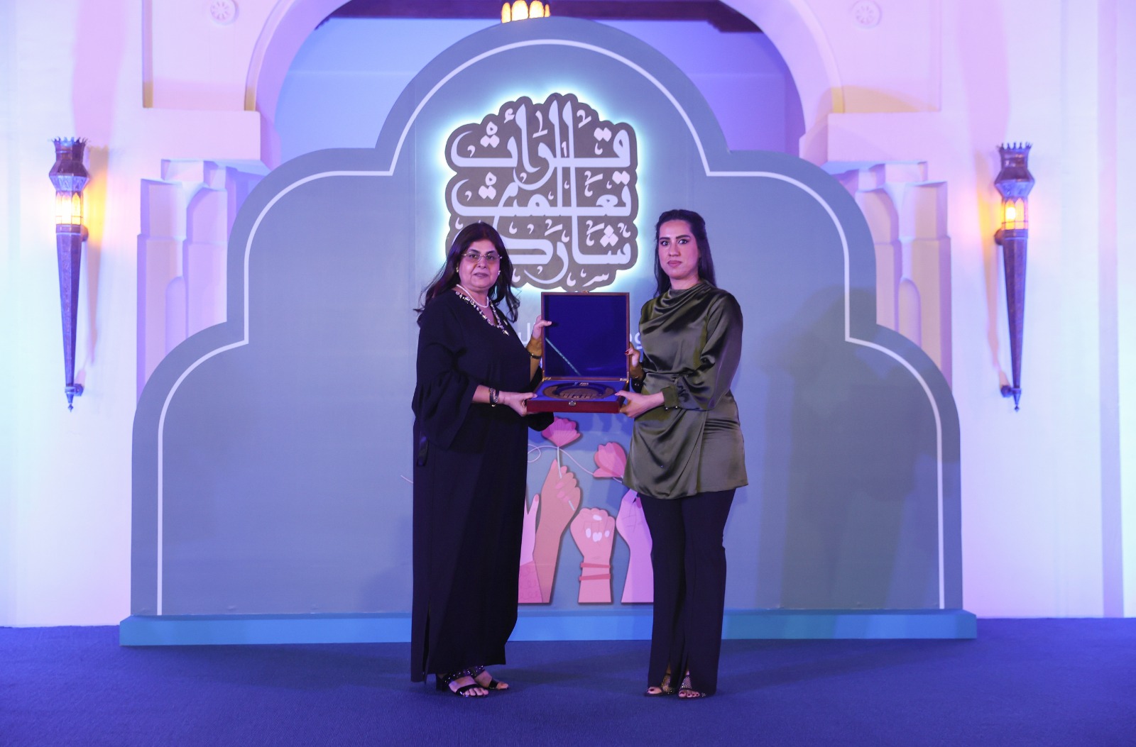 بمناسبة يوم المرأة البحرينية .. نادي الضباط يختتم فعالياته بتكريم عدد من عضواته ويشيد بدعم معالي وزير الداخلية<