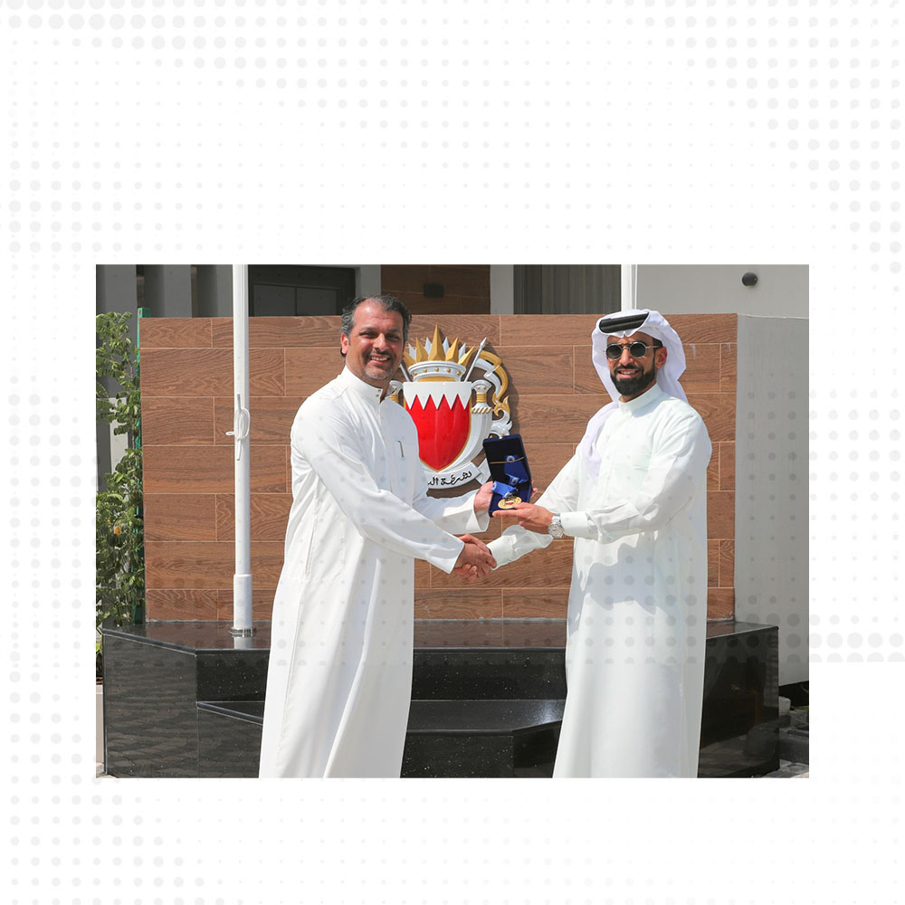 مدير عام تنفيذ الأحكام والعقوبات البديلة يكرم عددا من المستفيدين من السجون المفتوحة لتفوقهم في البرامج الرياضية<