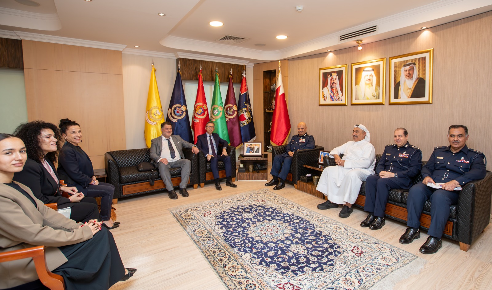 رئيس الأمن العام يبحث مع السفير الفرنسي تعزيز التعاون المشترك وتطوير خدمات الإسعاف الوطني<