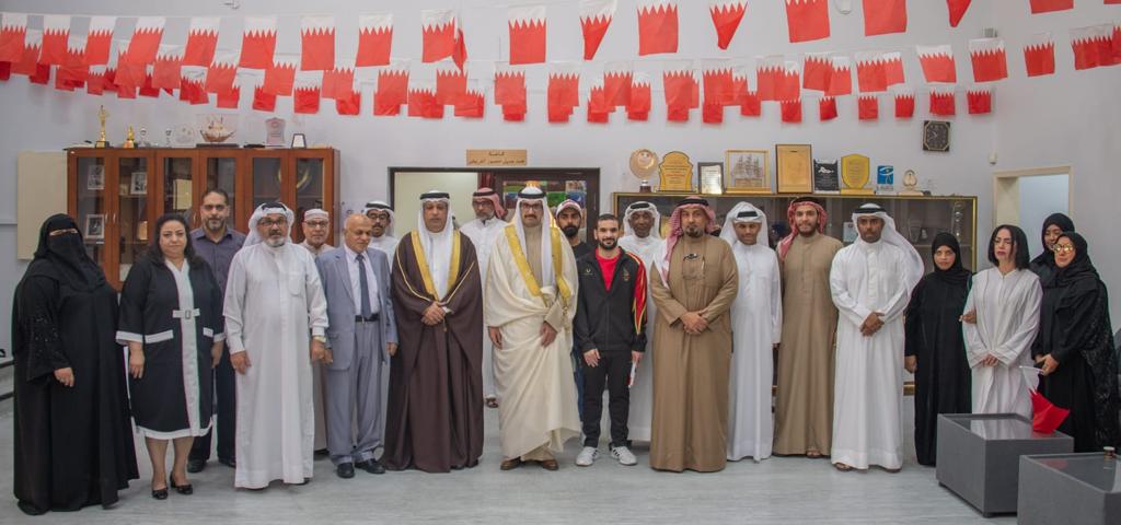 تفعيلاً لدور المحافظة في المسؤولية المجتمعية وتعزيز الشراكة مع ذوي الهمم  سمو محافظ المحافظة الجنوبية يشهد احتفال جمعية الصداقة للمكفوفين بالأعياد الوطنية<