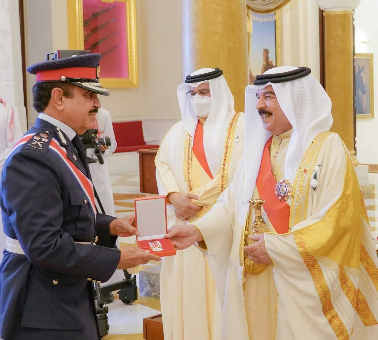 بفضل الرعاية الملكية السامية وفي يوم شرطة البحرين .. الاستقرار الأمني واقع ميداني والعطاء والإنجاز أساس الأداء<