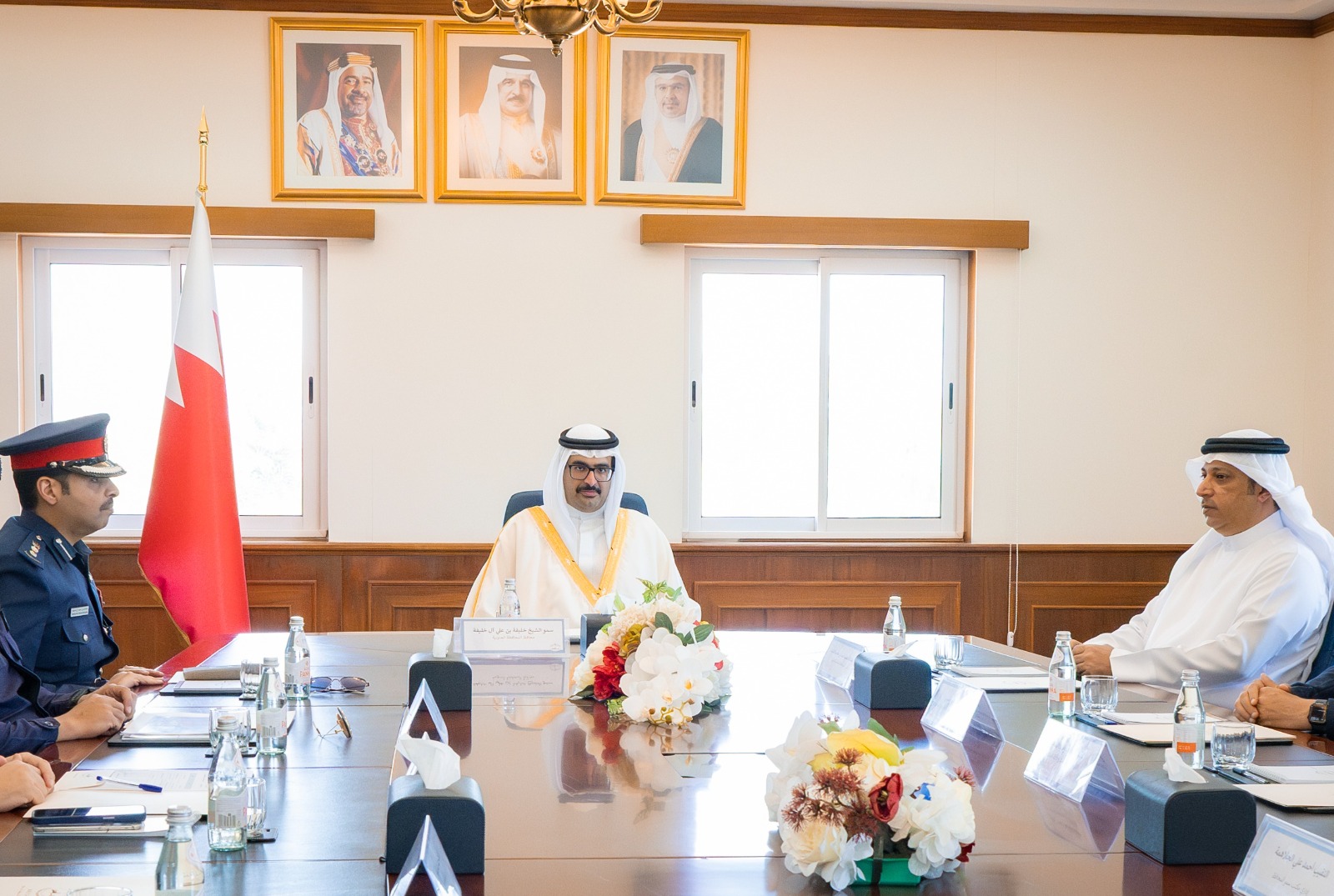 سمو محافظ المحافظة الجنوبية يترأس اجتماع اللجنة الأمنية السابع ويطلع على جهود الإدارات في تلقي البلاغات الأمنية<