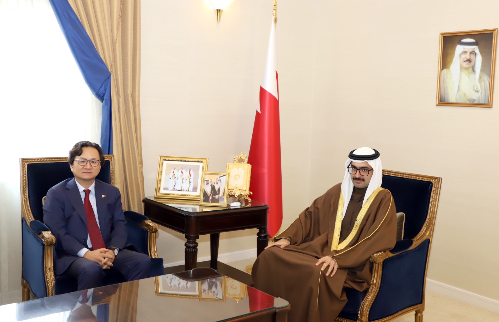 سمو محافظ المحافظة الجنوبية يستقبل سفير جمهورية كوريا الجنوبية ويبحث معه عدد من الموضوعات ذات الاهتمام المشترك<