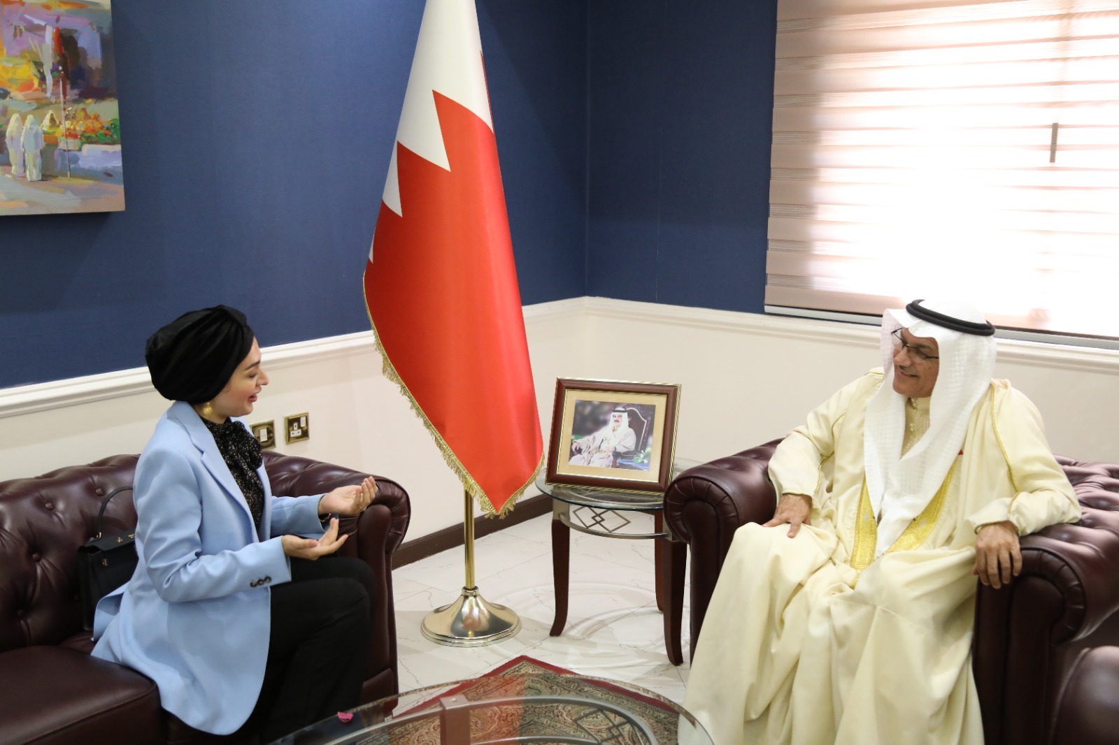 محافظ الشمالية يبحث التعاون والمبادرات المجتمعية مع مؤسسة راشد آل خليفة للفنون<