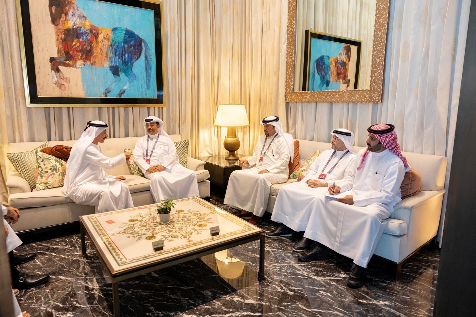 على هامش منتدى بوابة الخليج 2024 .. رئيس الجمارك يلتقي بعدد من كبار مسئولي شركات إقليمية وعالمية<