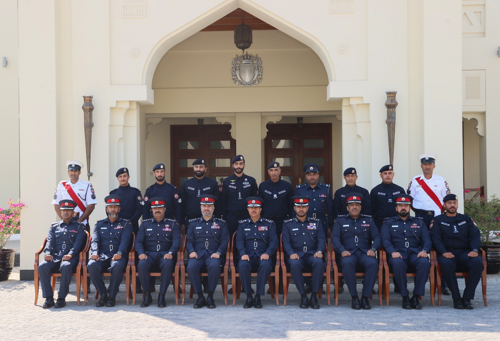 مساعد رئيس الأمن العام للعمليات والتدريب يحضر حفل تخريج 3 دورات تخصصية<