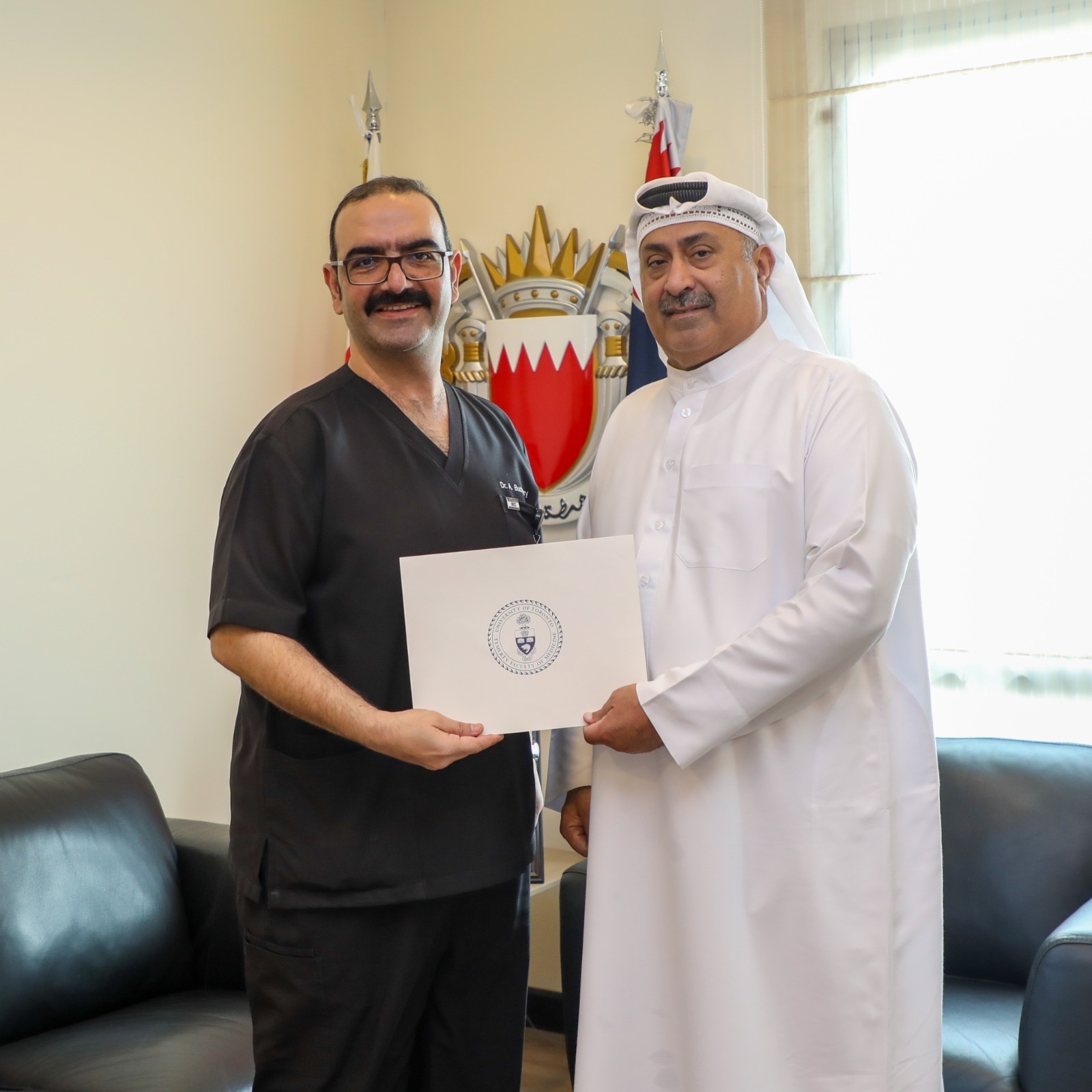 وكيل وزارة الداخلية يستقبل اثنين من منتسبي وزارة الداخلية لحصولهما على عددٍ من شهادات الماجستير<