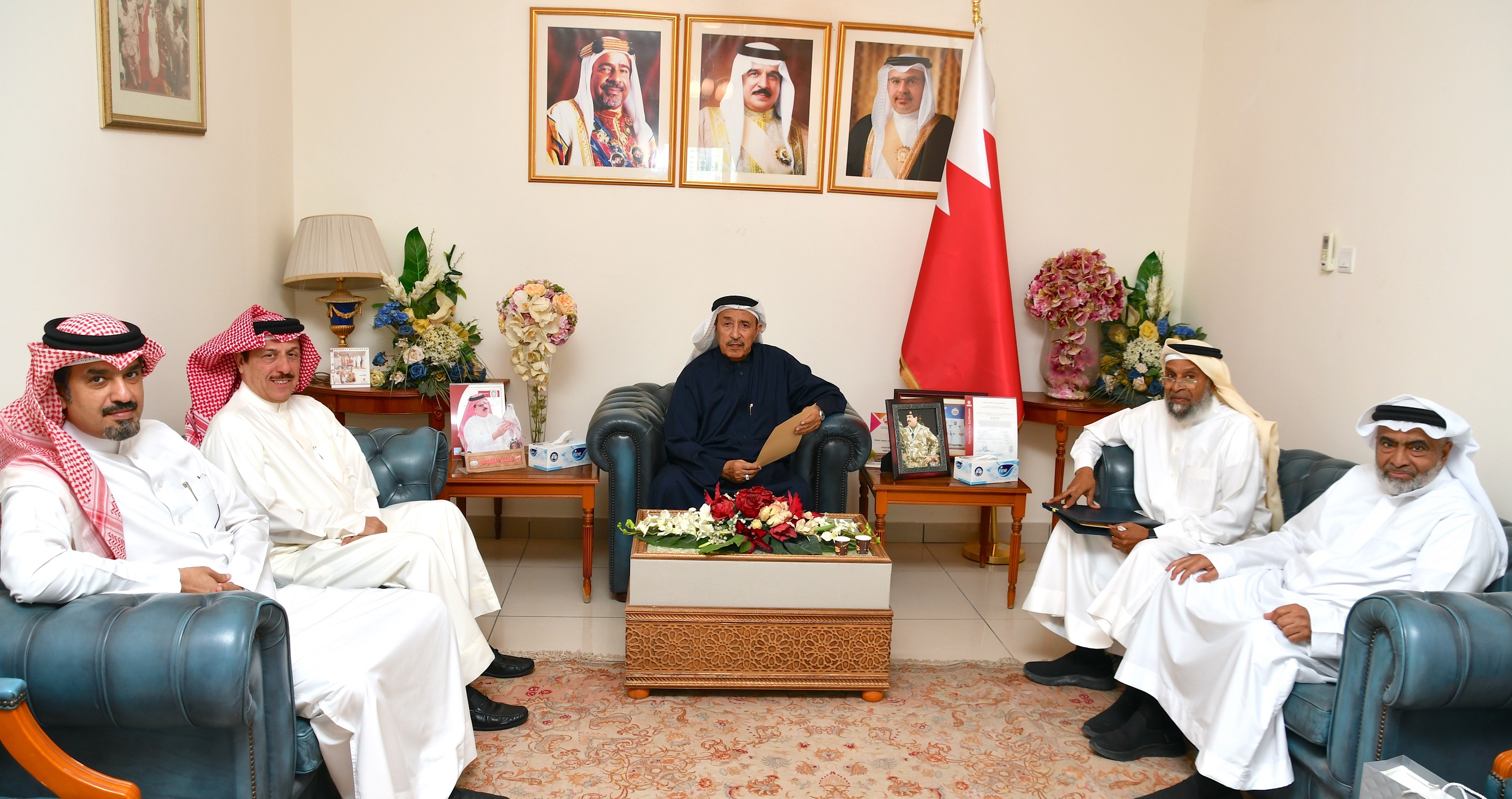 محافظ المحرق يستقبل القائمين على موقع 