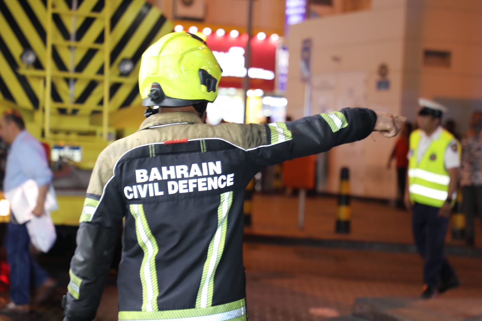 الدفاع المدني يعلن عن الانتهاء من أعمال مكافحة وإخماد الحريق الذي اندلع بسوق المنامة القديم<