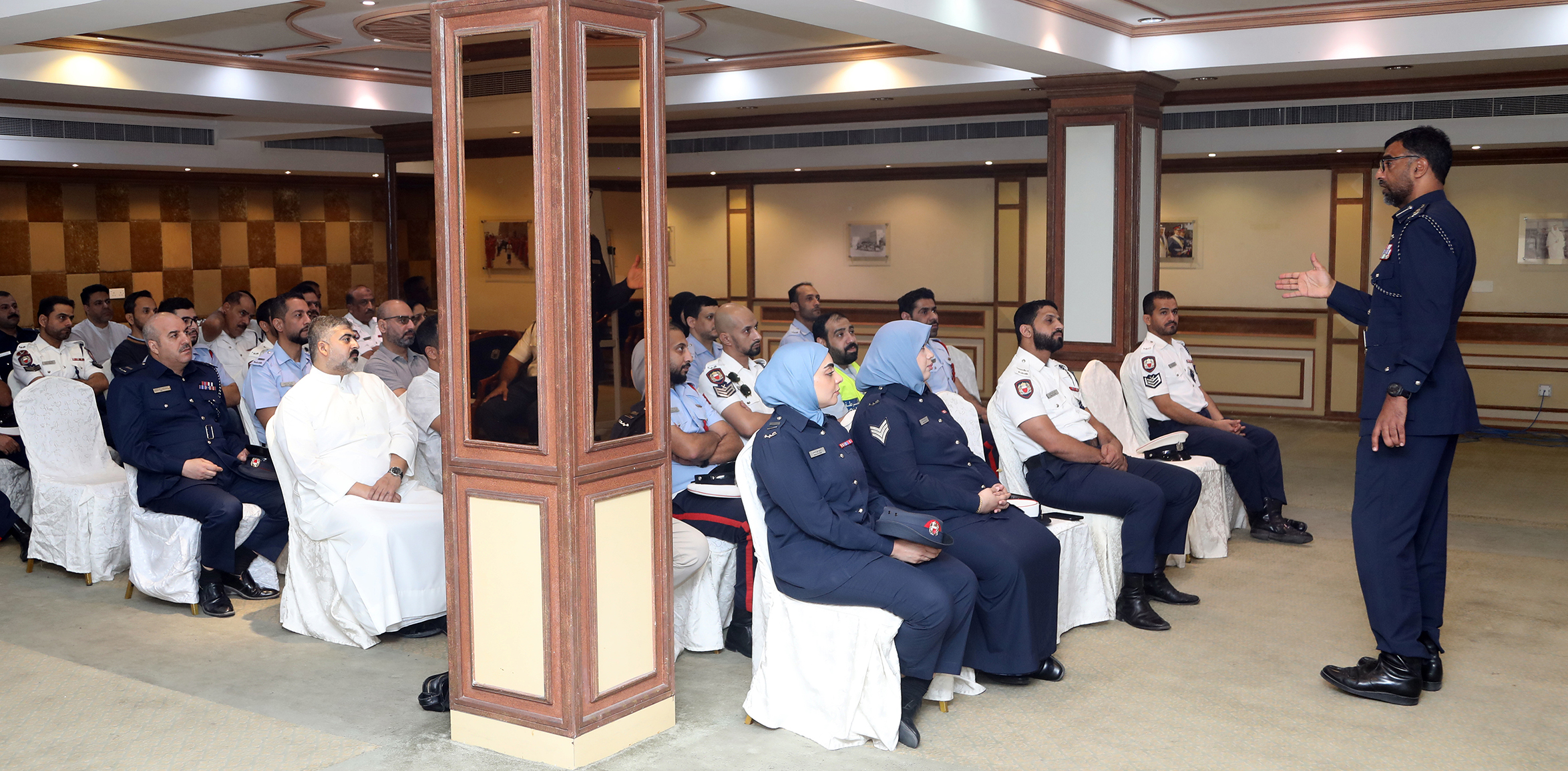 وزارة الداخلية تواصل تنظيم دورة خدمة العملاء لمنتسبيها<