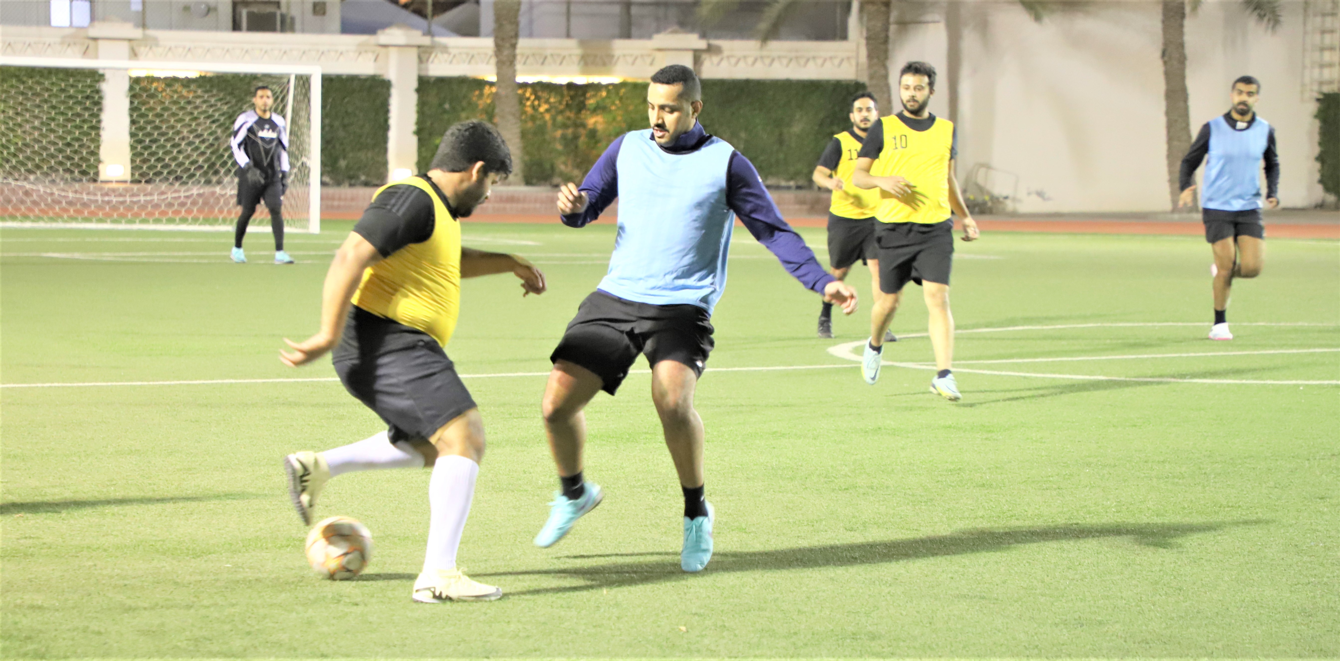 انطلاق بطولة سباعيات كرة القدم للضباط المفتوحة الرمضانية بمشاركة 16 فريقاً<