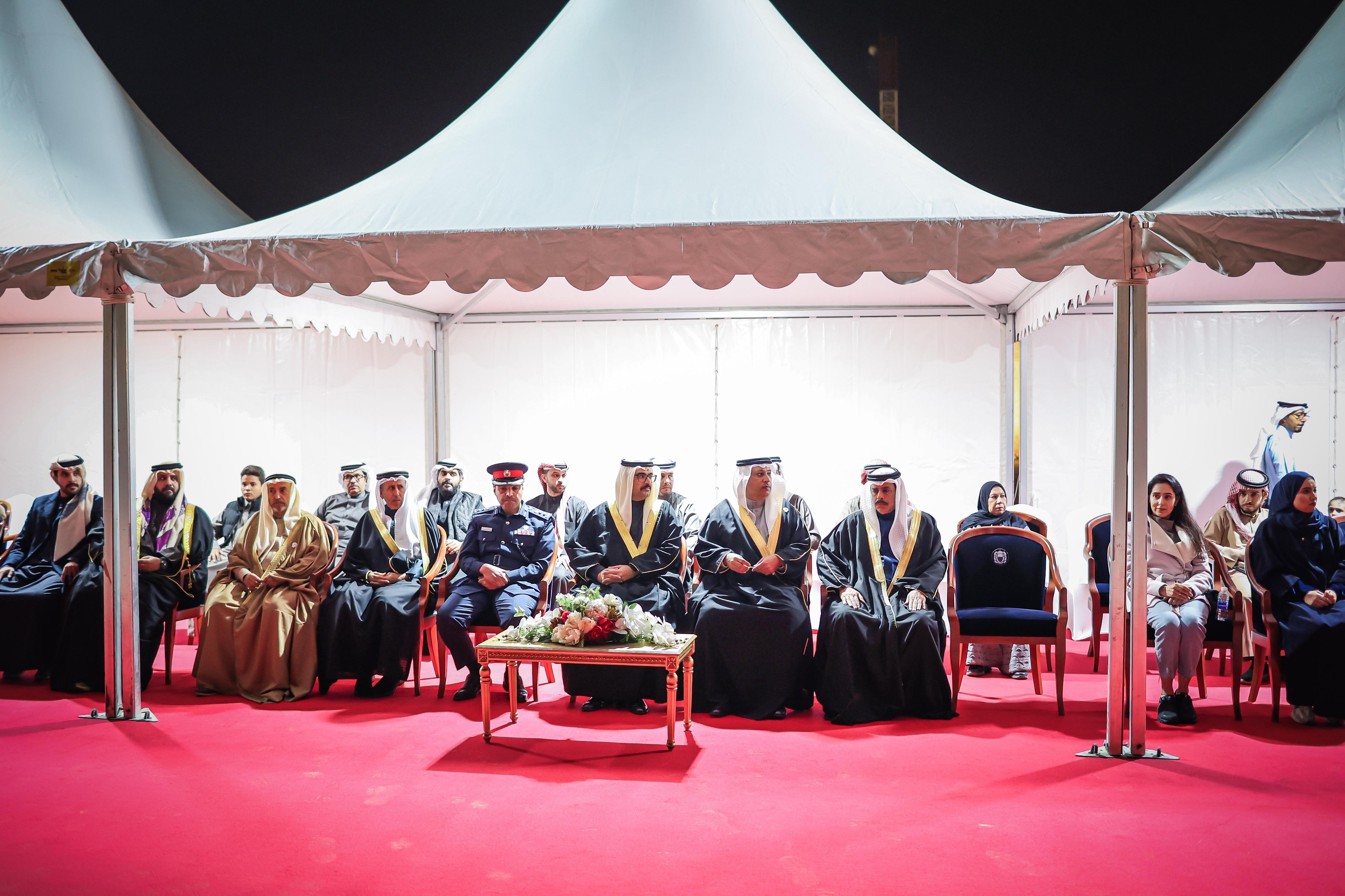 سمو محافظ الجنوبية يشهد طابور شرطة البحرين بمشاركة متميزة من الإدارات الأمنية المختلفة<