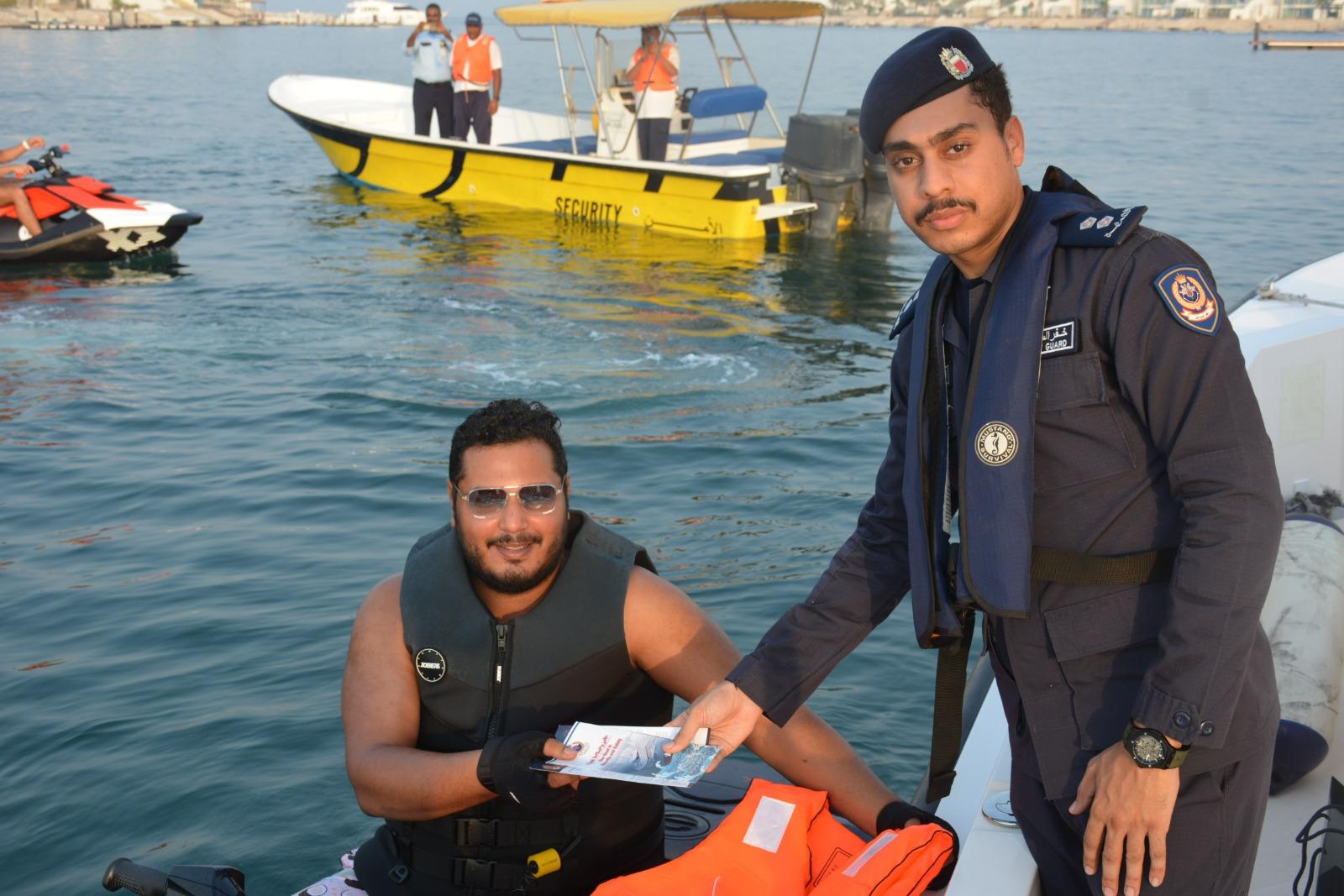 (خفر السواحل ) : حملة توعوية في  المنطقة البحرية لدرة البحرين<