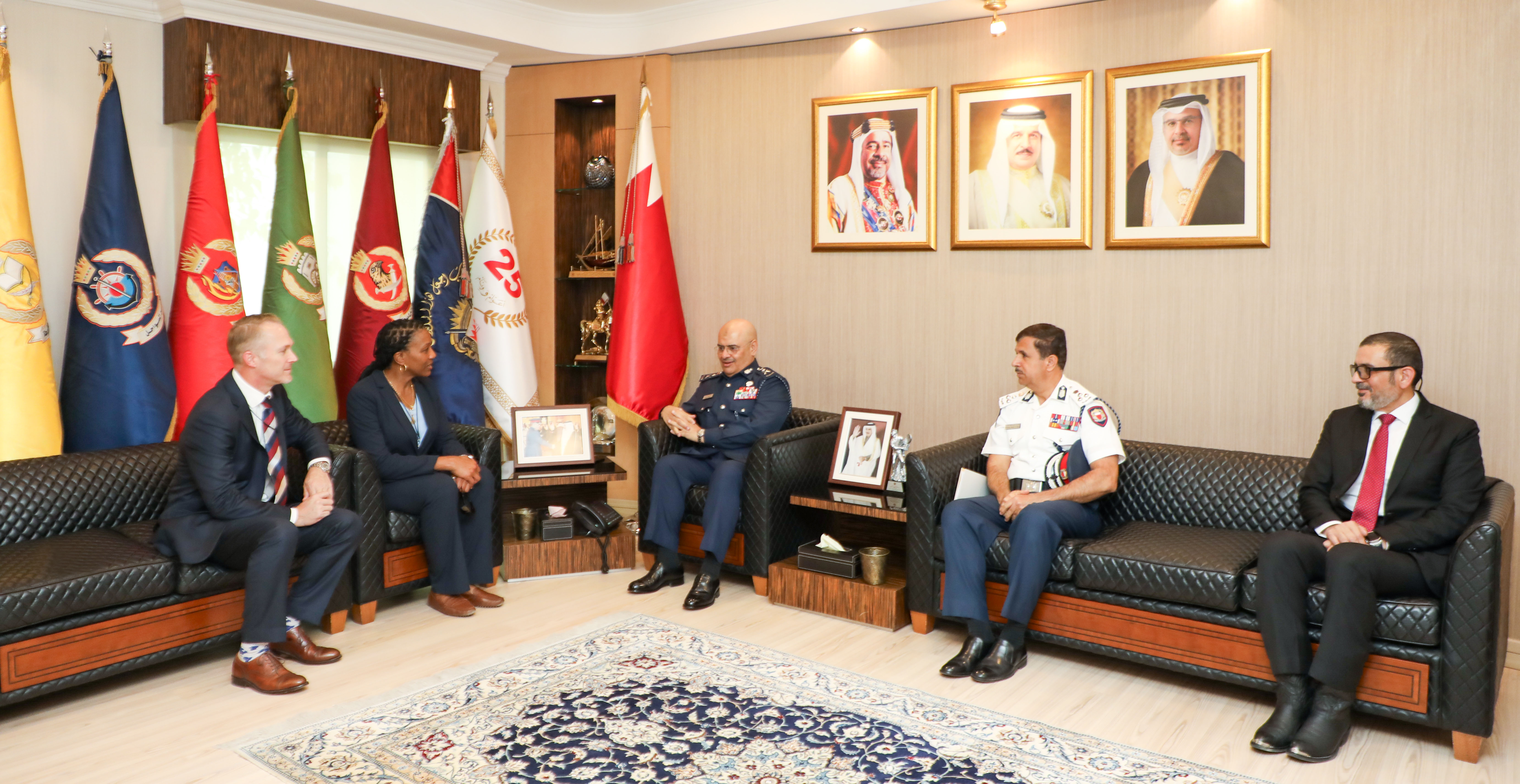 رئيس الأمن العام يستقبل المدير العام لخدمة التحقيقات الجنائية بالبحرية الأمريكية بمناسبة تعيينها<