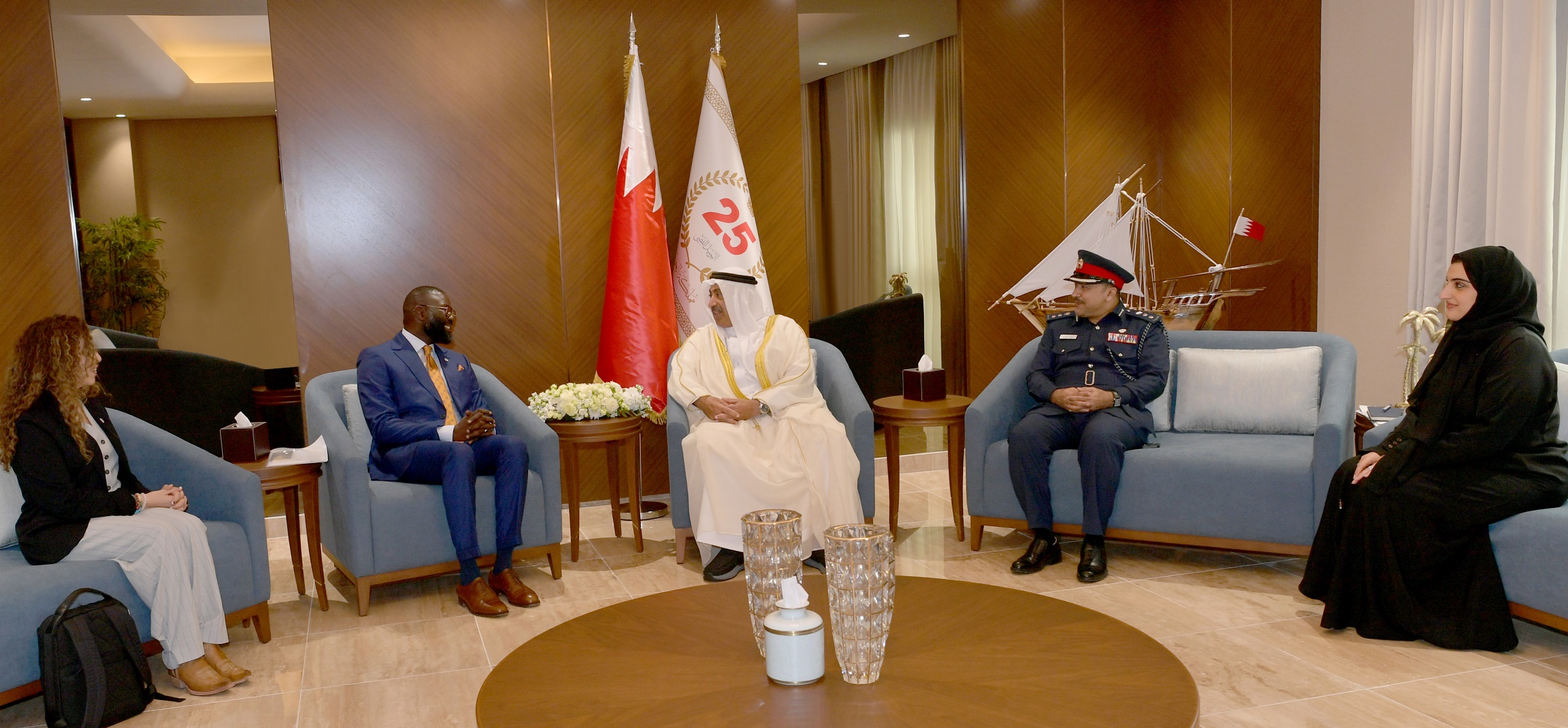 وكيل وزارة الداخلية يستقبل رئيس البعثة الإقليمية للجنة الدولية للصليب الأحمر لدول مجلس التعاون<