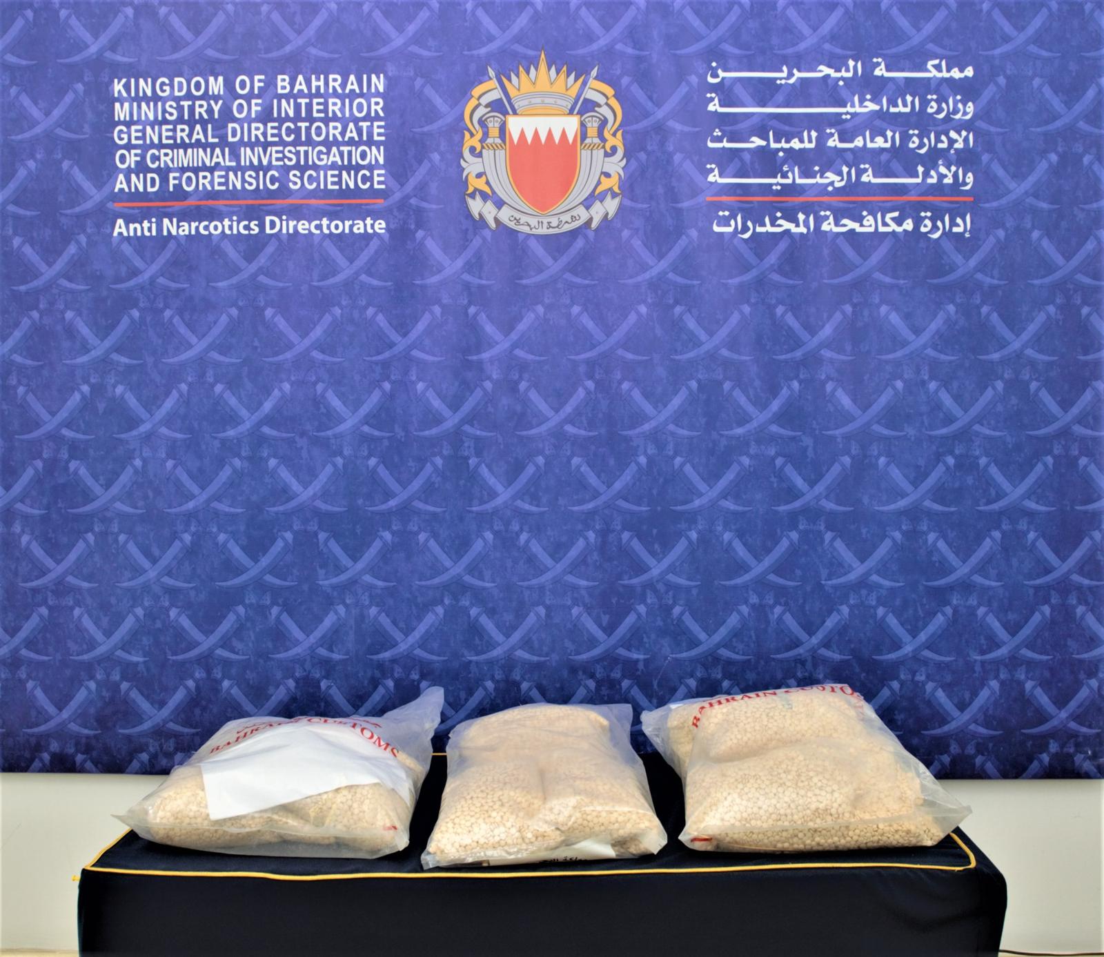 إحباط عملية تهريب حوالي 130 ألف حبة كبتاجون مخدرة عبر منفذ الشحن الجوي<