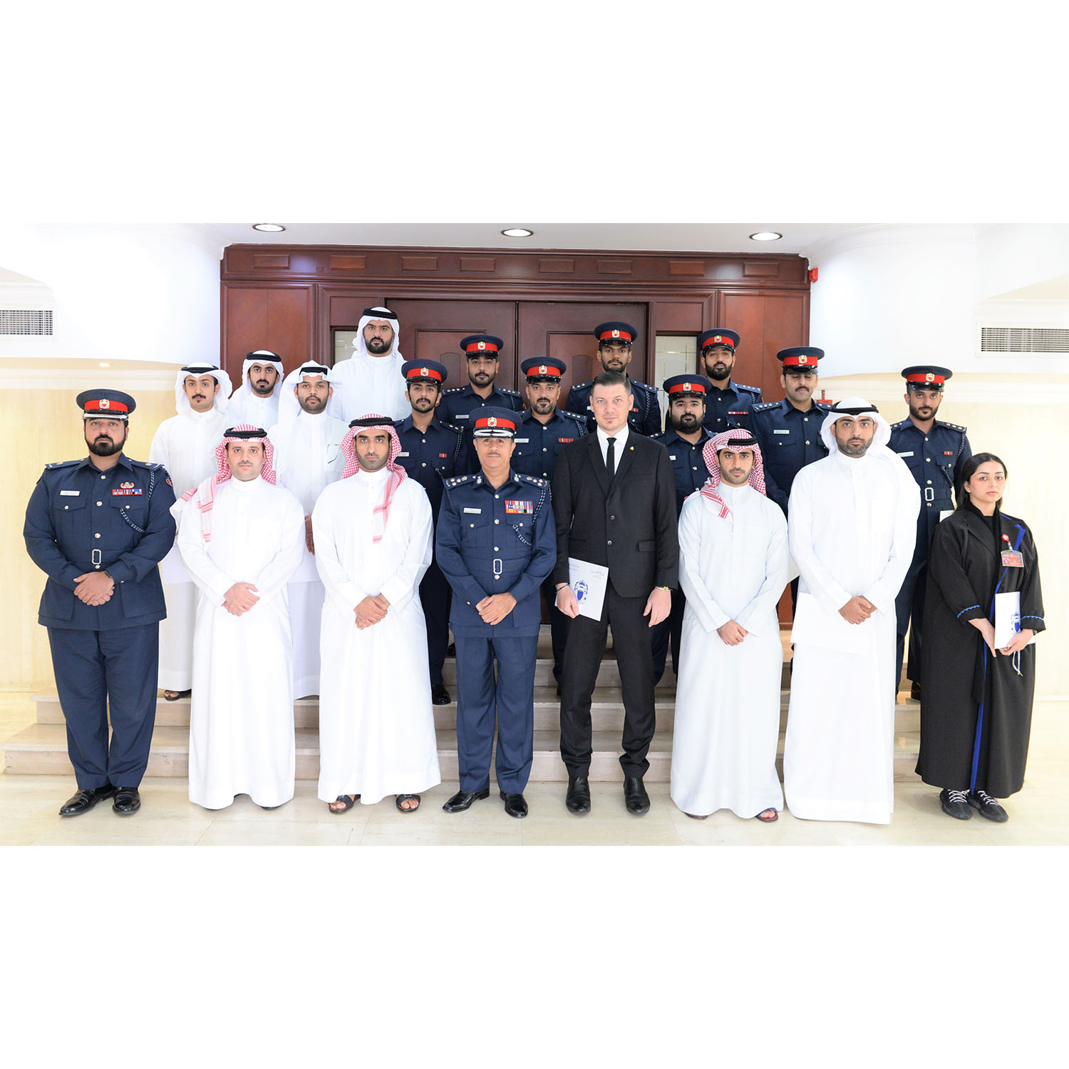 مساعد رئيس الأمن العام لشئون العمليات والتدريب يشهد ختام دورتي “التحليل الجنائي