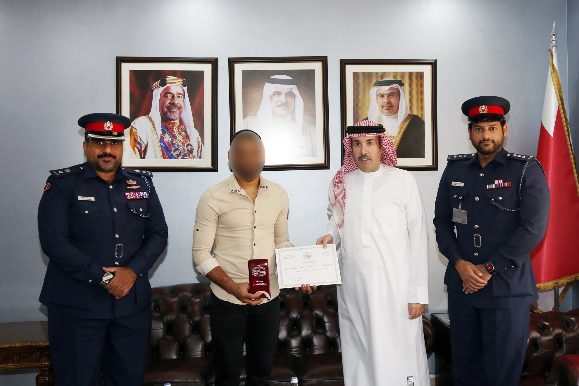 محافظ العاصمة يكرم مستفيد من 