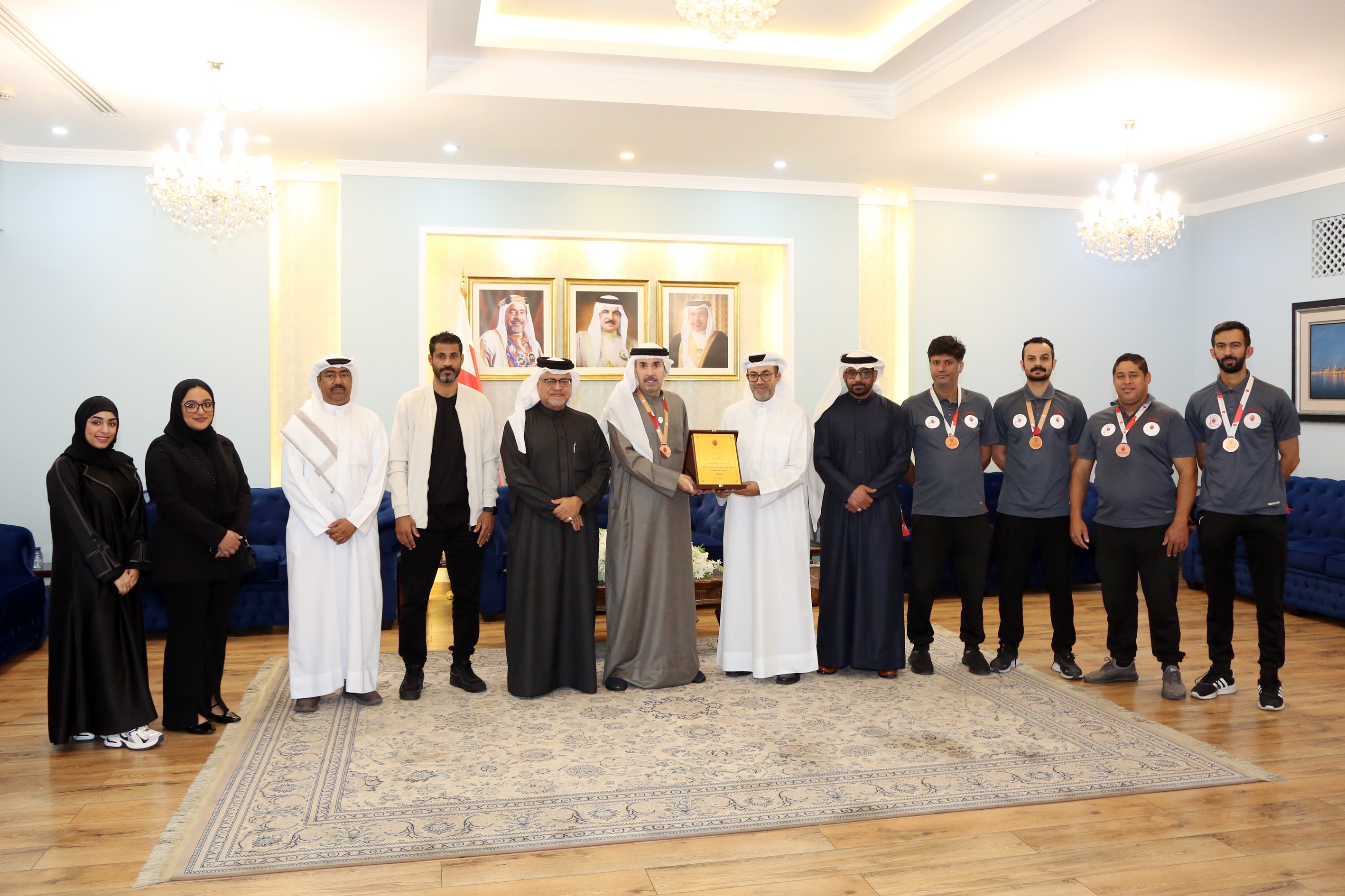 محافظ العاصمة يستقبل فريق محافظة العاصمة في الاتحاد البحريني لرياضات الصم<