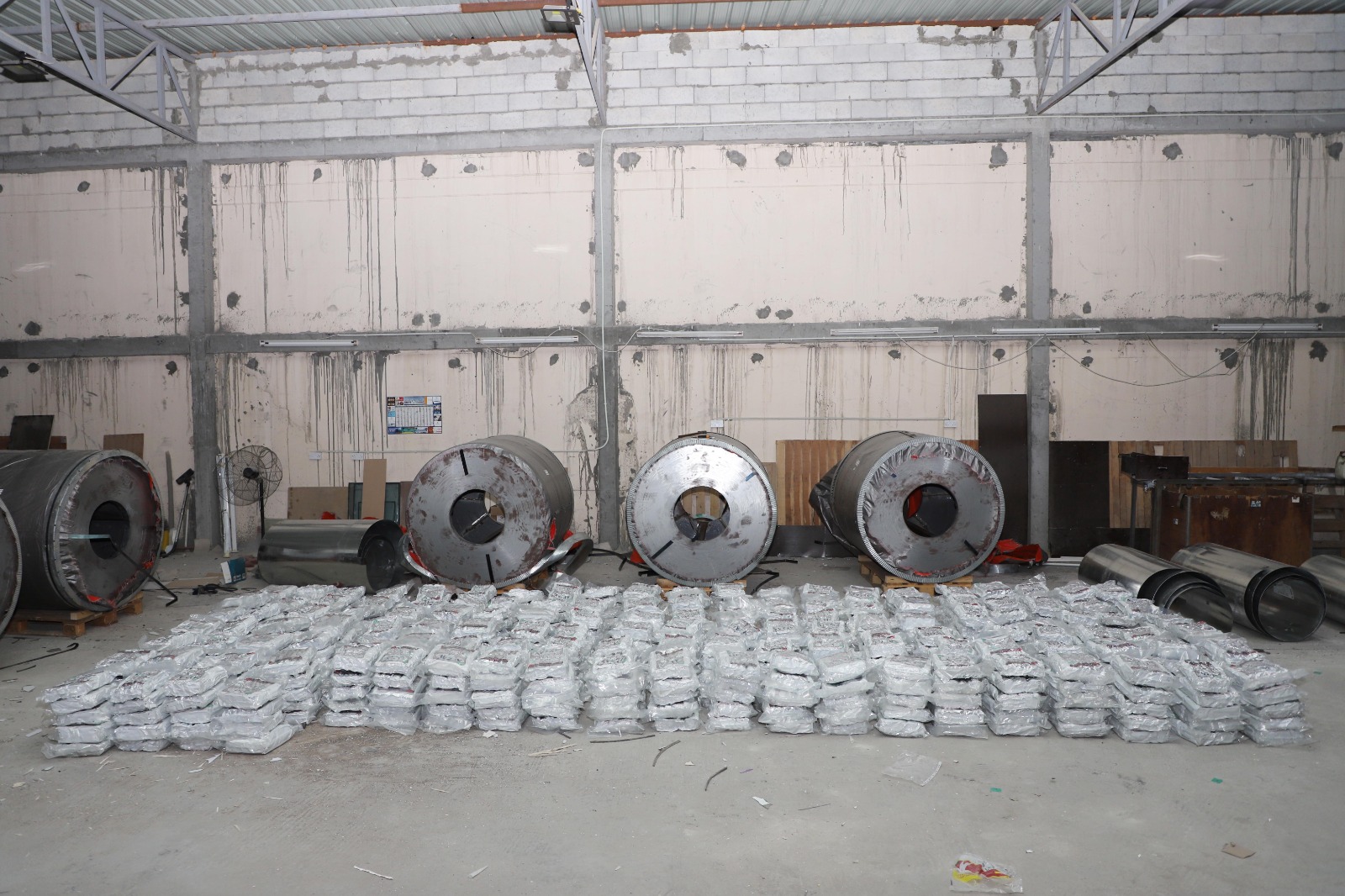    شرطة العاصمة: القبض على 6 آسيويين لحيازتهم وترويجهم مادة التبغ الممنوعة<