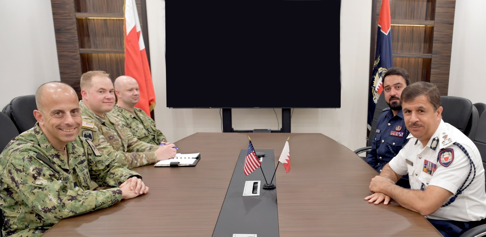 مساعد رئيس الأمن العام لشئون العمليات والتدريب يستقبل نائب قائد القيادة المركزية للقوات البحرية الأمريكية<