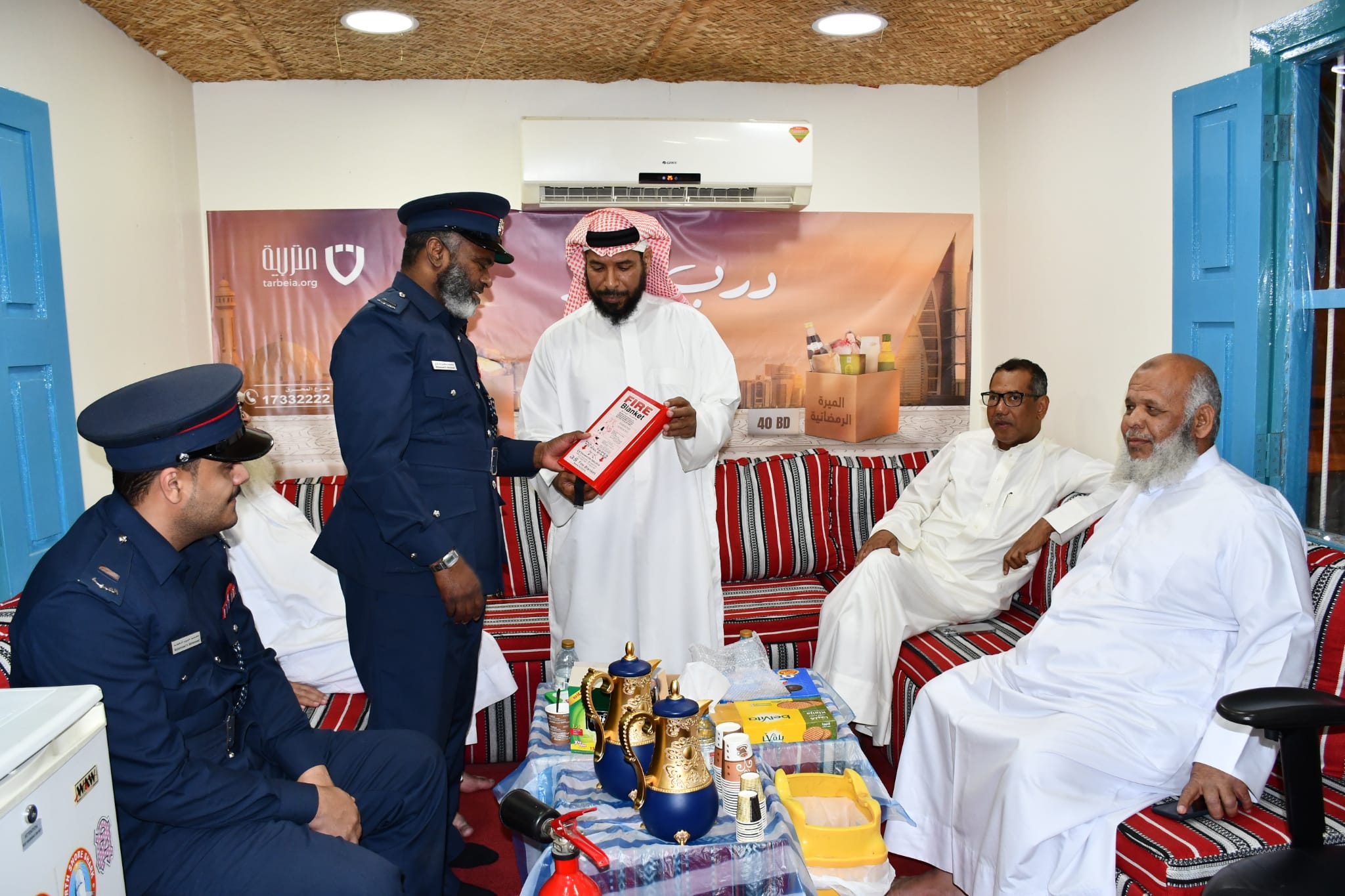 الإدارة العامة للدفاع المدني تواصل حملتها التوعوية للخيام والمجالس الرمضانية ومرتادي المجمعات التجارية والجلسات الشعبية في الاحياء السكنية والمنشآت<