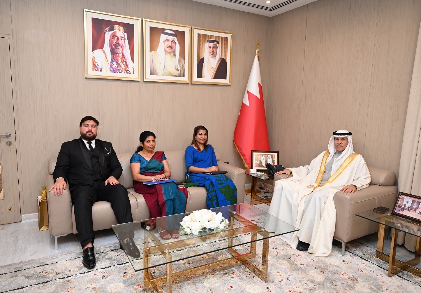 وكيل وزارة الداخلية لشئون الجنسية والجوازات والإقامة يستقبل القائم بأعمال سفارة سريلانكا<