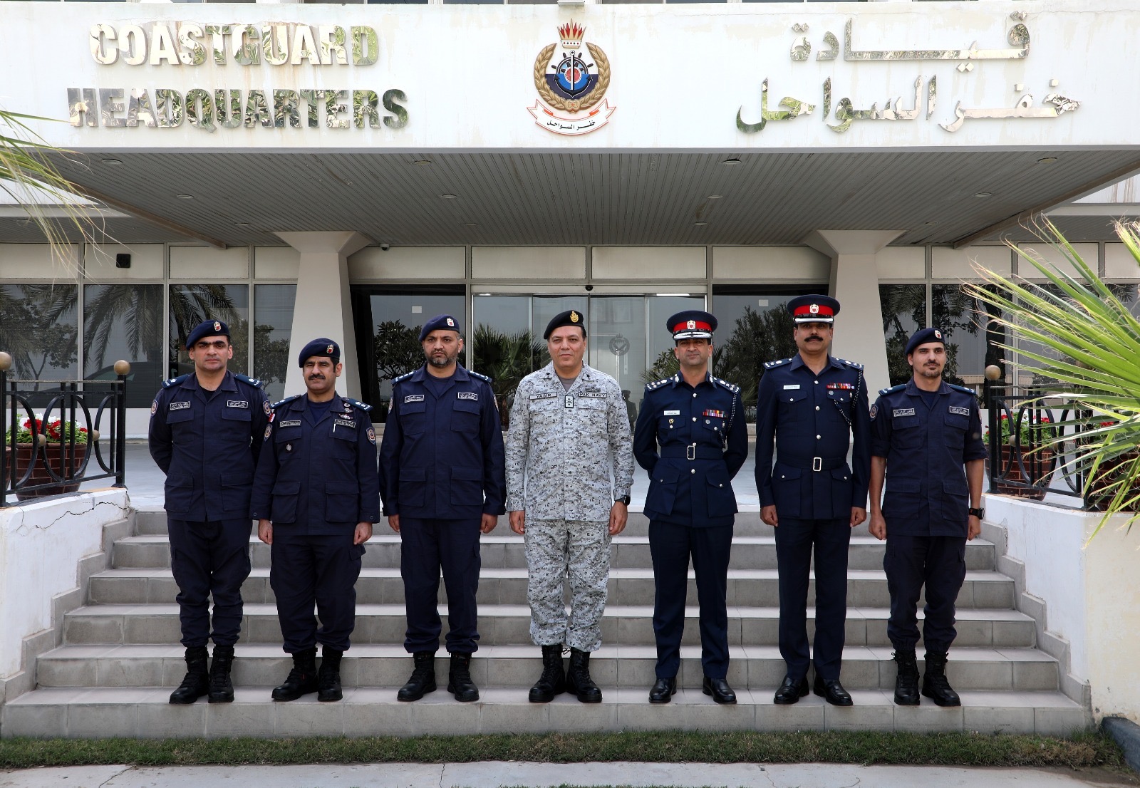 القائم بأعمال قائد خفر السواحل يستقبل قائد قوة الواجب المختلطة<