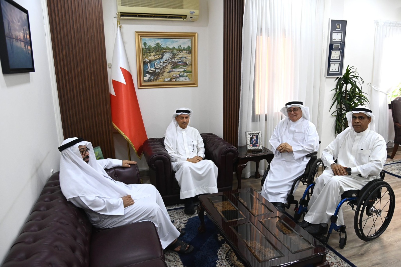 محافظ الشمالية يستقبل أعضاء جمعية المحفزين البحرينية لذوي الإعاقة<