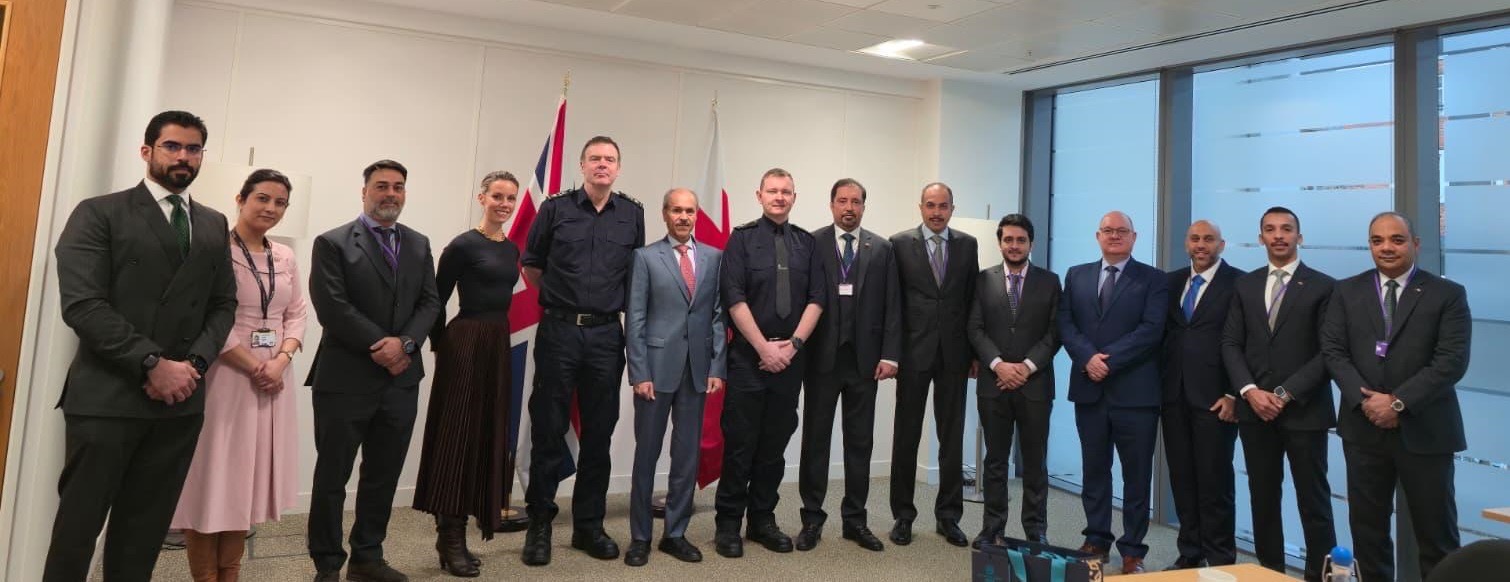 في إطار زيارتهما إلى المملكة المتحدة ... وكيل وزارة الداخلية لشؤون الجنسية والجوازات والإقامة ورئيس الجمارك يجتمعان مع المدير العام لجهاز أمن الحدود<