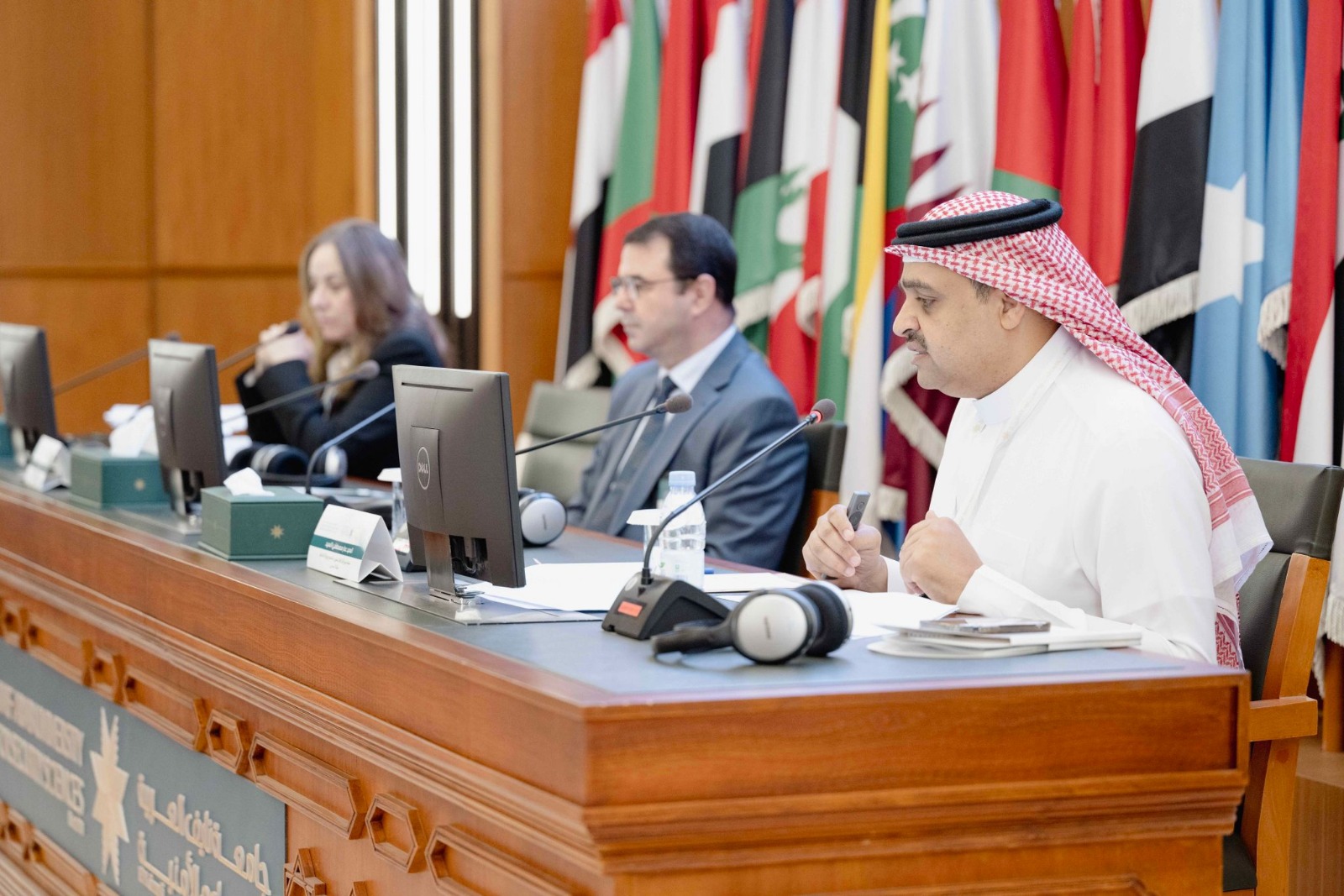 مساعد رئيس الأمن العام لشئون المجتمع يشارك بورقة بحثية في أعمال الحلقة العلمية التي تنظمها جامعة نايف العربية للعلوم الأمنية<