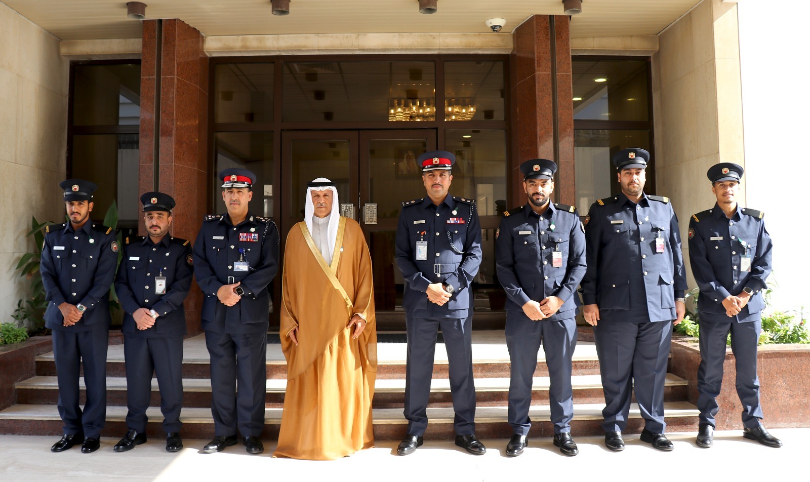 وكيل وزارة الداخلية لشؤون الجنسية والجوازات والإقامة يكرم عدداً من منتسبي إدارة المنافذ لضبطهم جوازات سفر مزورة وحالات انتحال شخصية<