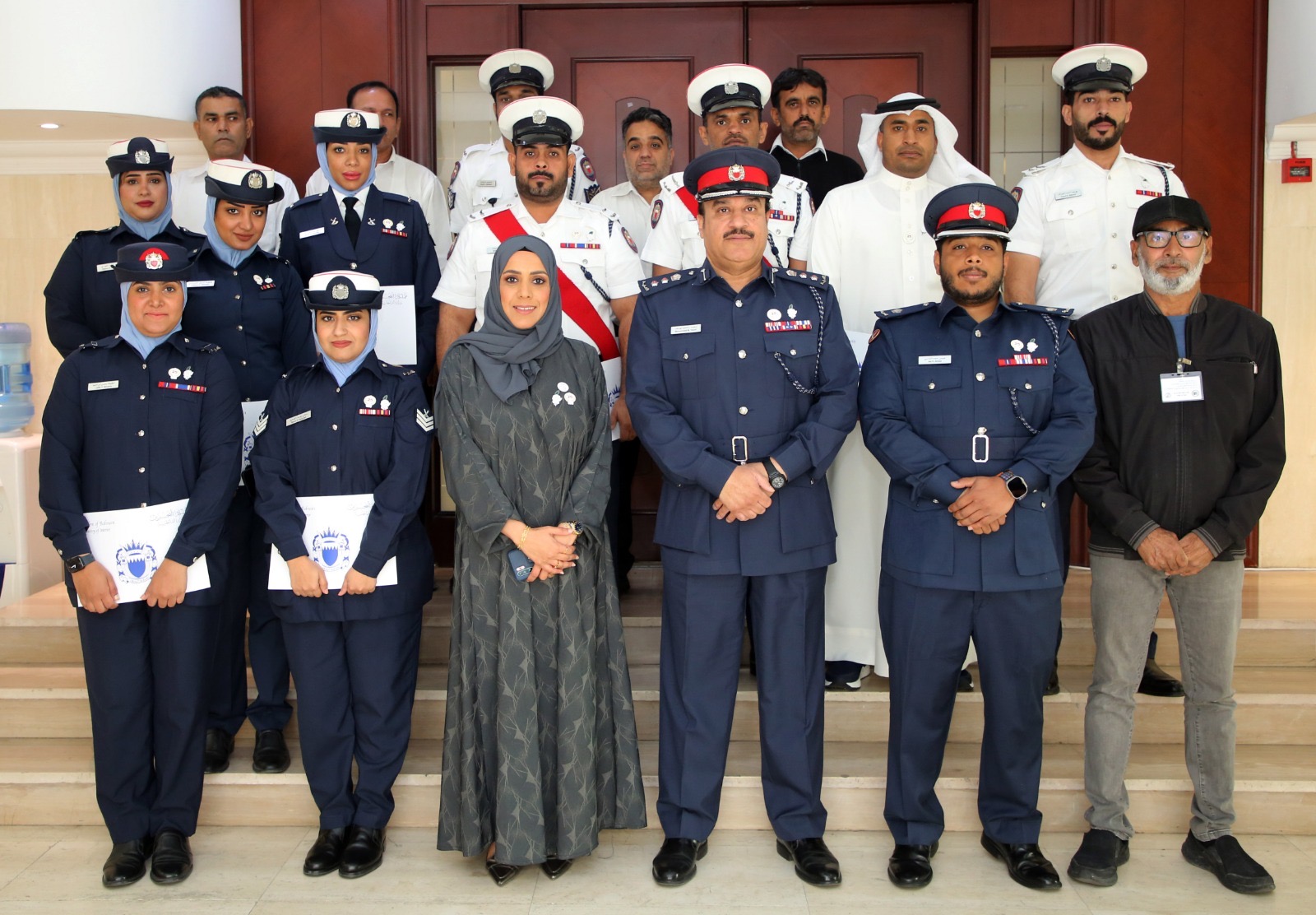 إدارات وزارة الداخلية تكرم عددا من منتسبيها بمناسبة احتفال مملكة البحرين بأعيادها الوطنية<