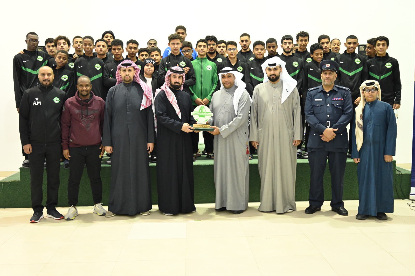 المباحث والأدلة الجنائية تنظم محاضرة توعوية عن المخدرات لأعضاء نادي البديع الثقافي الرياضي<