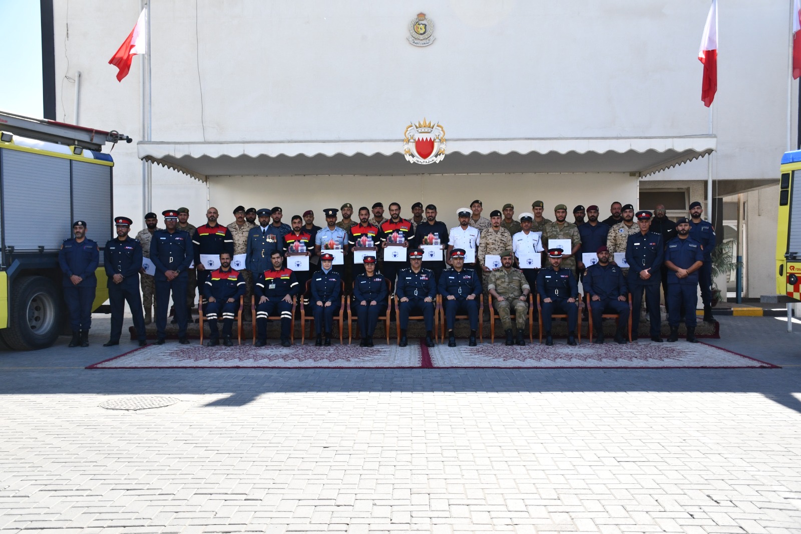 مدير عام الدفاع المدني يكرم المشاركين في الدورة التأسيسية لإعداد وتأهيل رجل الإطفاء المشتركة<