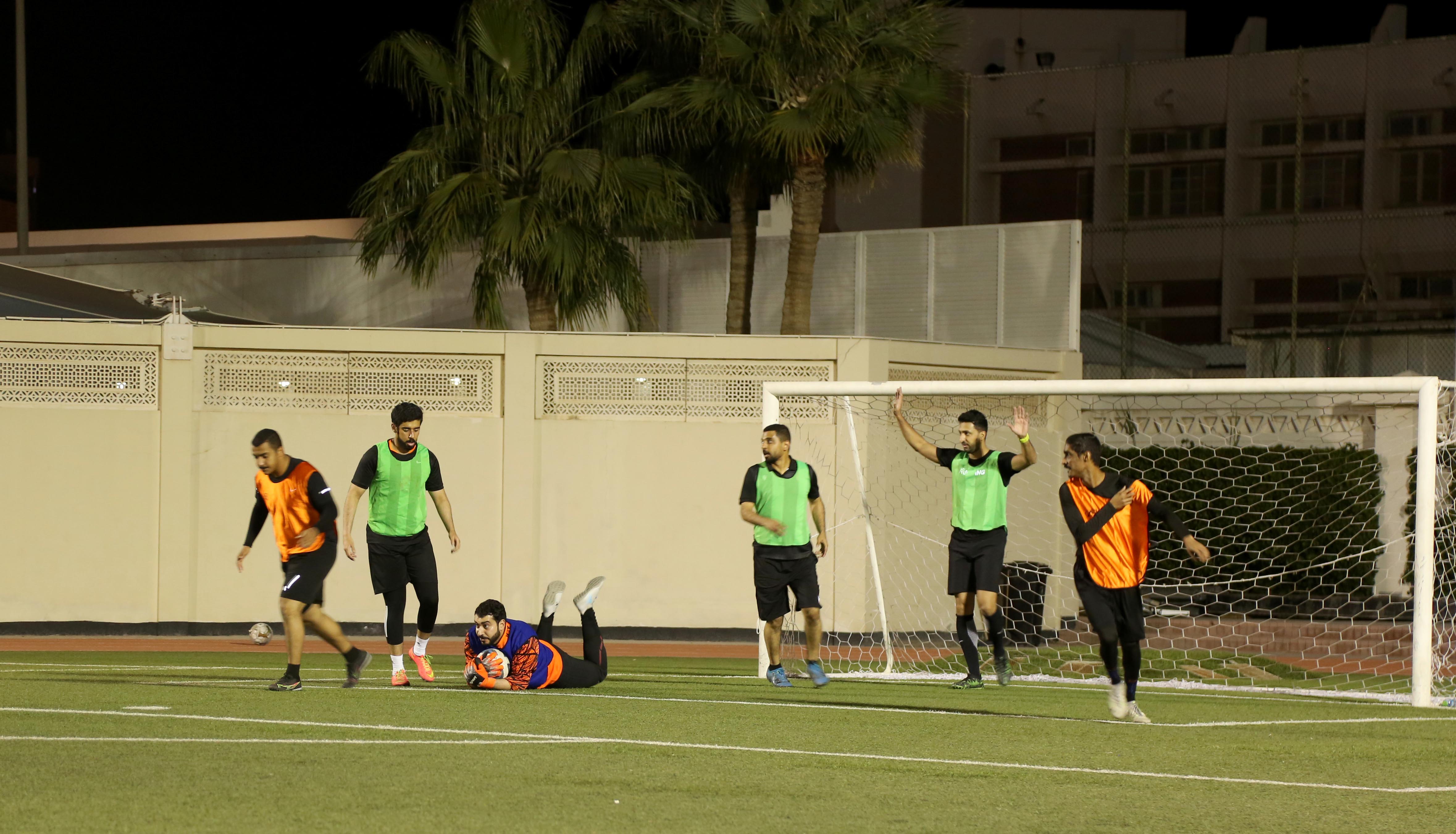 انطلاق بطولة سباعيات كرة القدم الرمضانية للضباط<