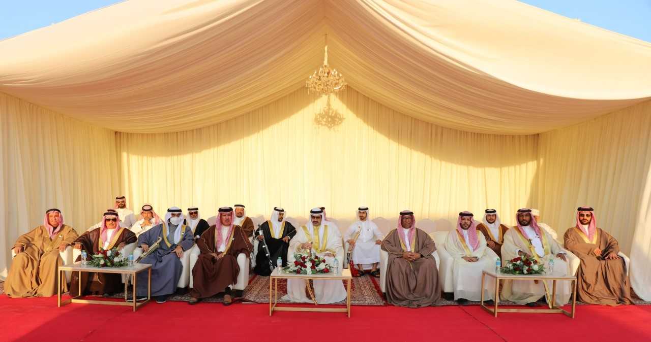 شملت فعالية لفن العرضة البحرينية تعزيزاً للهوية التاريخية .. الرفاع تحتفي بأولى احتفالات المحافظة الجنوبية بمناسبة الأعياد الوطنية<