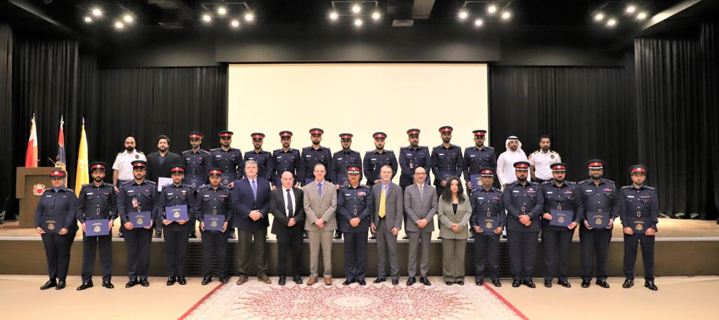 مساعد رئيس الأمن العام لشؤون العمليات والتدريب يشهد حفل تخريج دورة استشارة إدارة أمن المطار<