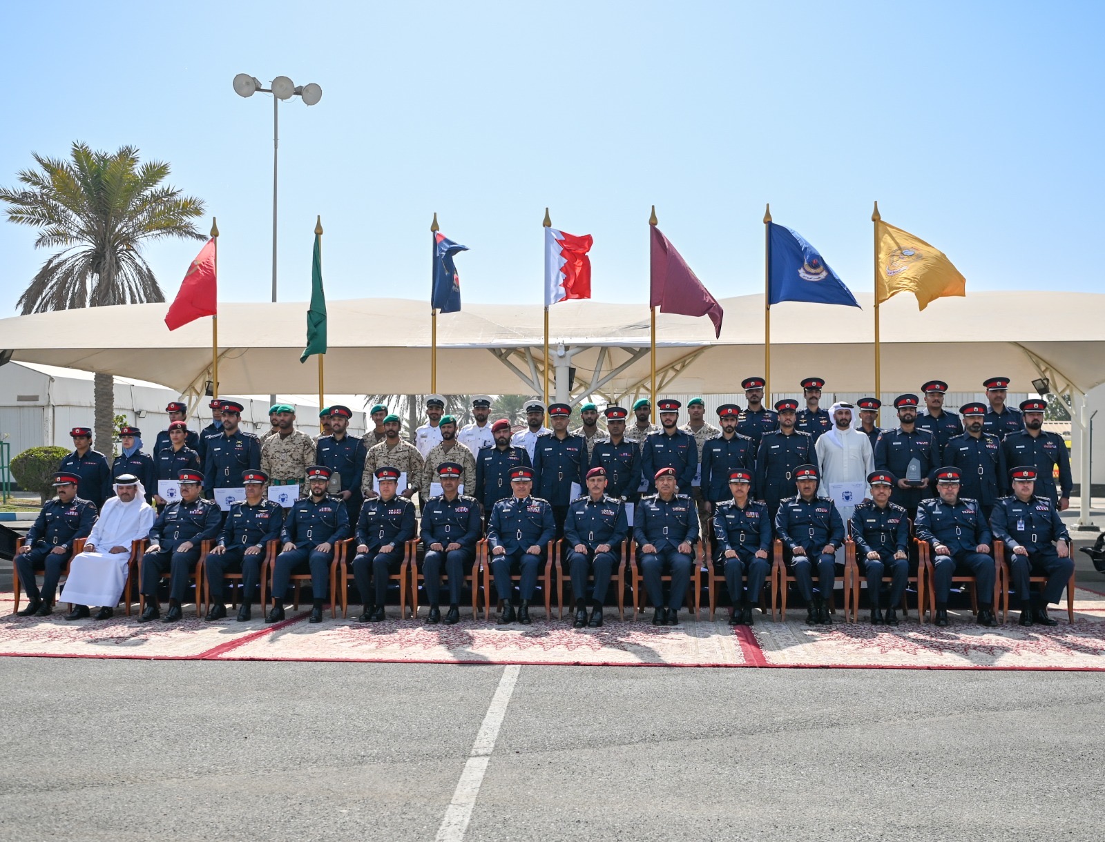 رئيس الشرطة يشهد تخريج المشاركين في عدد من الدورات التخصصية ويشيد بدعم معالي وزير الداخلية في تطوير العنصر البشري<