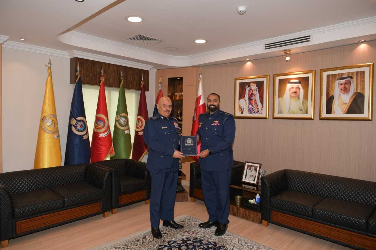 رئيس الأمن العام يستقبل أحد منتسبي وزارة الداخلية لاجتيازه دورة الأركان البحرية في الولايات المتحدة الأمريكية<