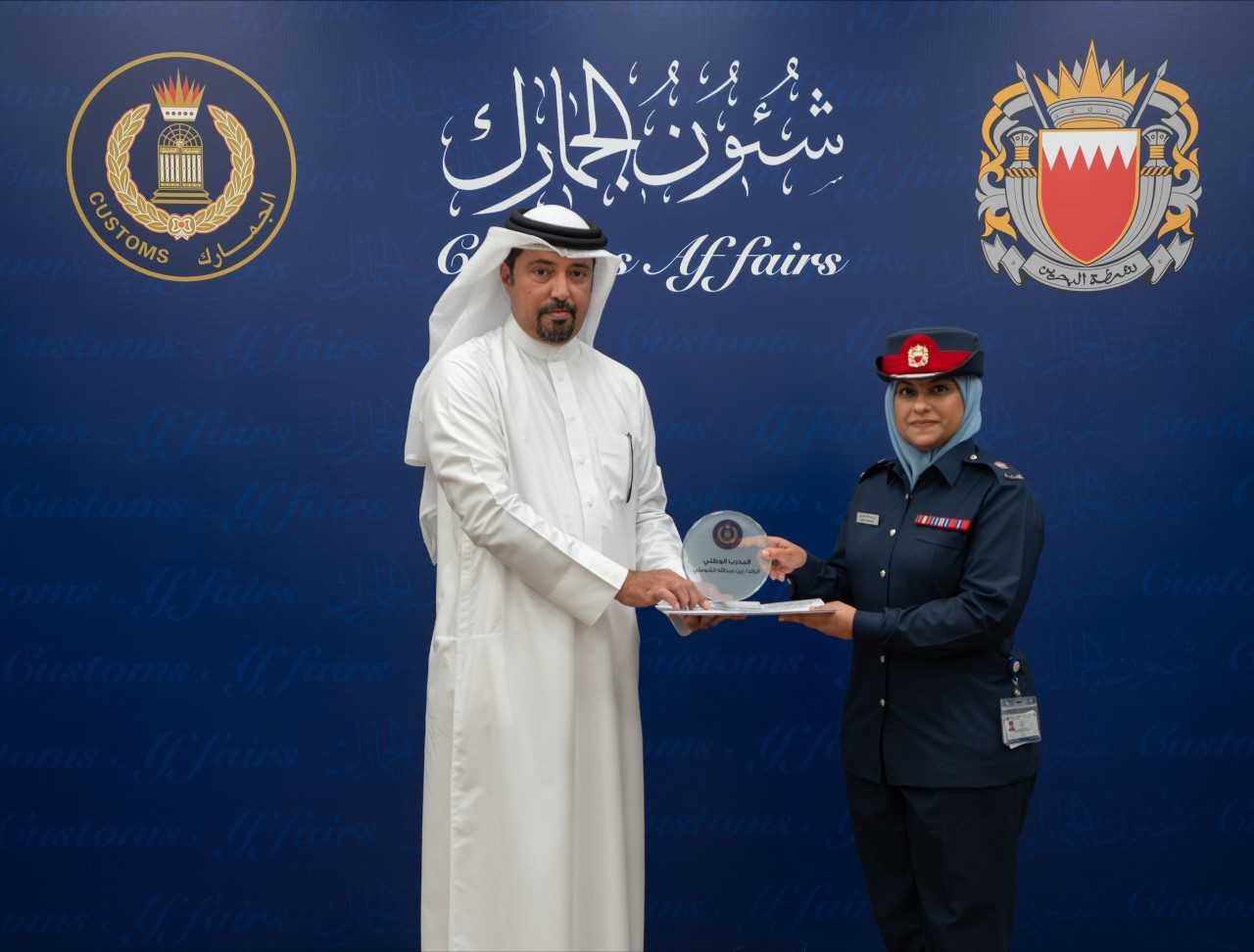 شؤون الجمارك تسلم الشهادات للمدربين الوطنيين<