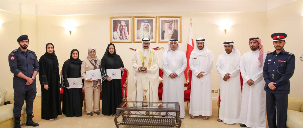 بمناسبة نيل المحافظة الجنوبية لجائزة التميز للحكومة الإلكترونية 2023م سمو محافظ الجنوبية يكرم فريق العمل المشرف ويؤكد مواصلة الابتكار الإلكتروني لرصد احتياجات الاهالي<