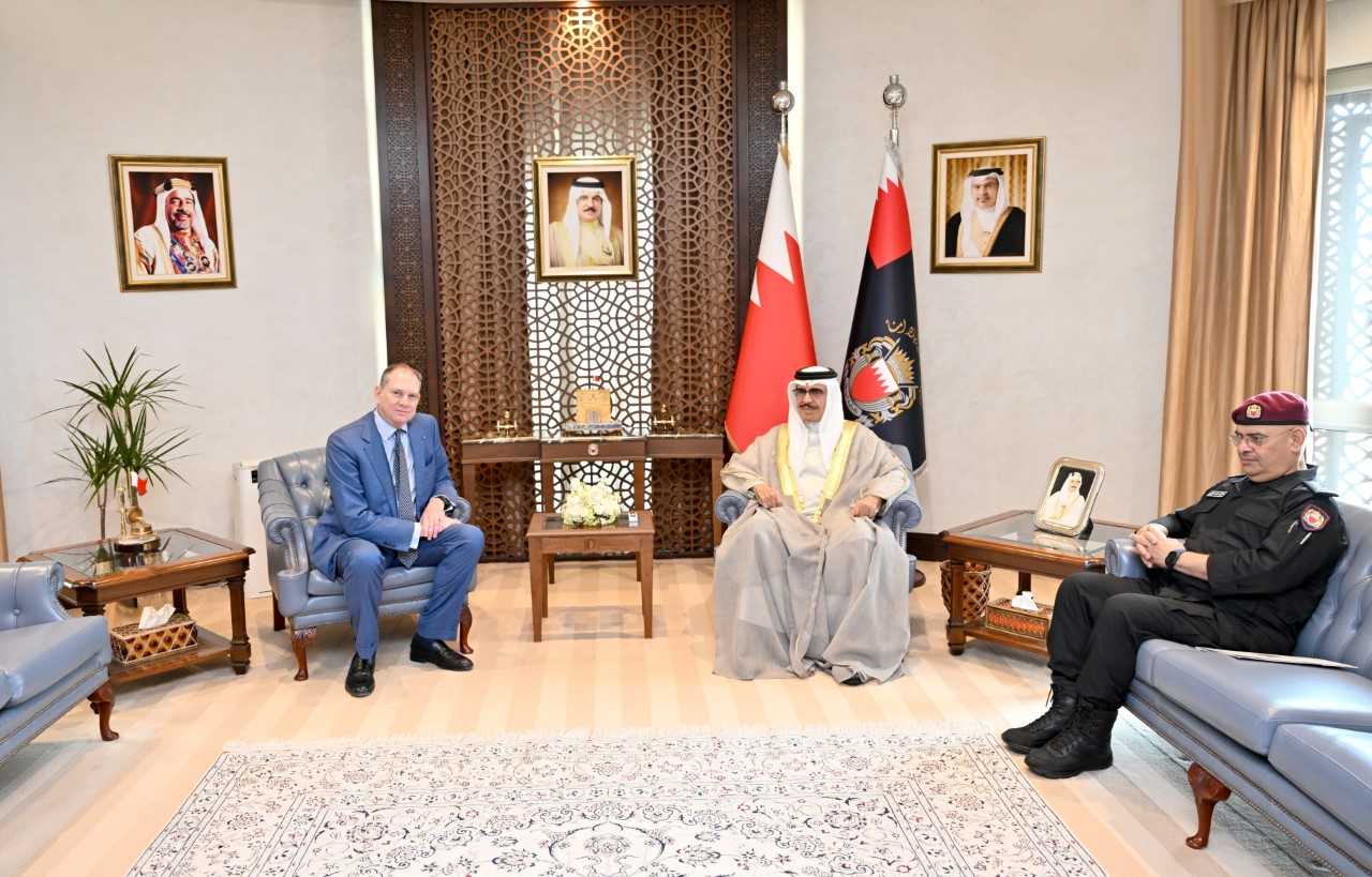 معالي وزير الداخلية يبحث مع السفير الايطالي تعزيز التعاون وتبادل الخبرات بين البلدين<