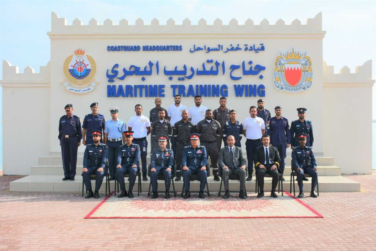 قائد خفر السواحل يفتتح دورة السلامة البحرية<