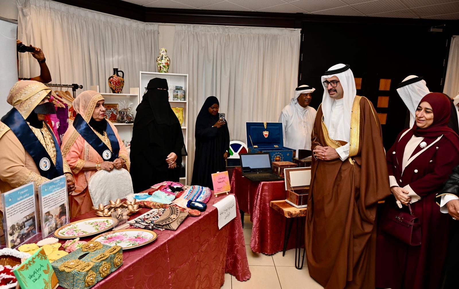 أقيم في جمعية الحكمة للمتقاعدين وسط مشاركة فاعلة سمو محافظ الجنوبية يشهد احتفالاً باليوم العالمي للمسن، بالتعاون مع مؤسسة مركز عبدالله بن خالد لرعاية الوالدين<