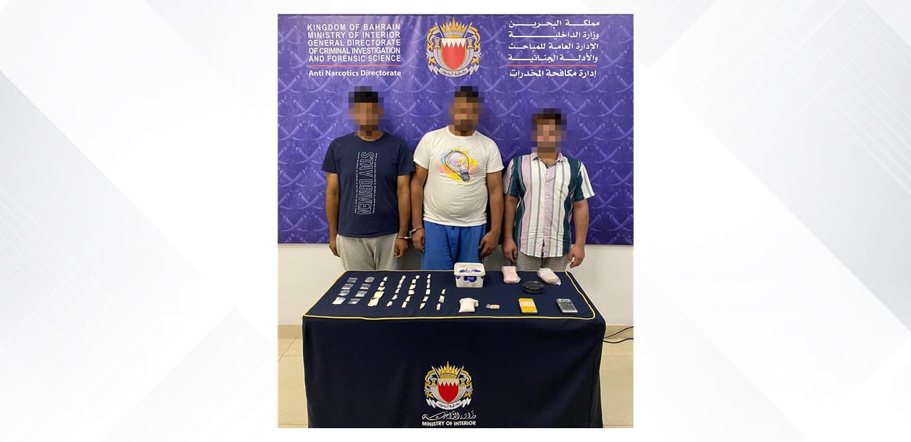 (شرطة مكافحة المخدرات): القبض على عدد من الأشخاص بحوزتهم  3 كيلو جرام من المواد المخدرة بقيمة 42 ألف دينار<