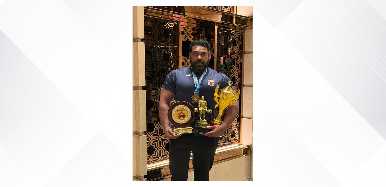 لاعب فريق وزارة الداخلية للقوة البدنية يحقق كأس بطل أبطال البنج في بطولة آسيا للبنج<