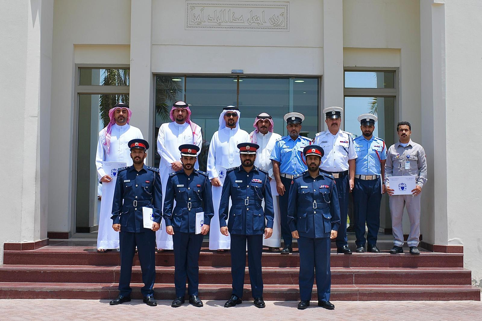 مدير عام شرطة الجنوبية يكرّم عدد من الضباط وضباط الصف ومواطنين تقديرًا لجهودهم في تعزيز الشراكة المجتمعية<