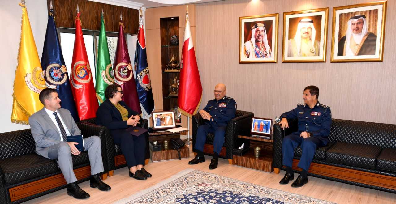 رئيس الشرطة يستقبل القائم بأعمال السفارة الأمريكية لدى مملكة البحرين<